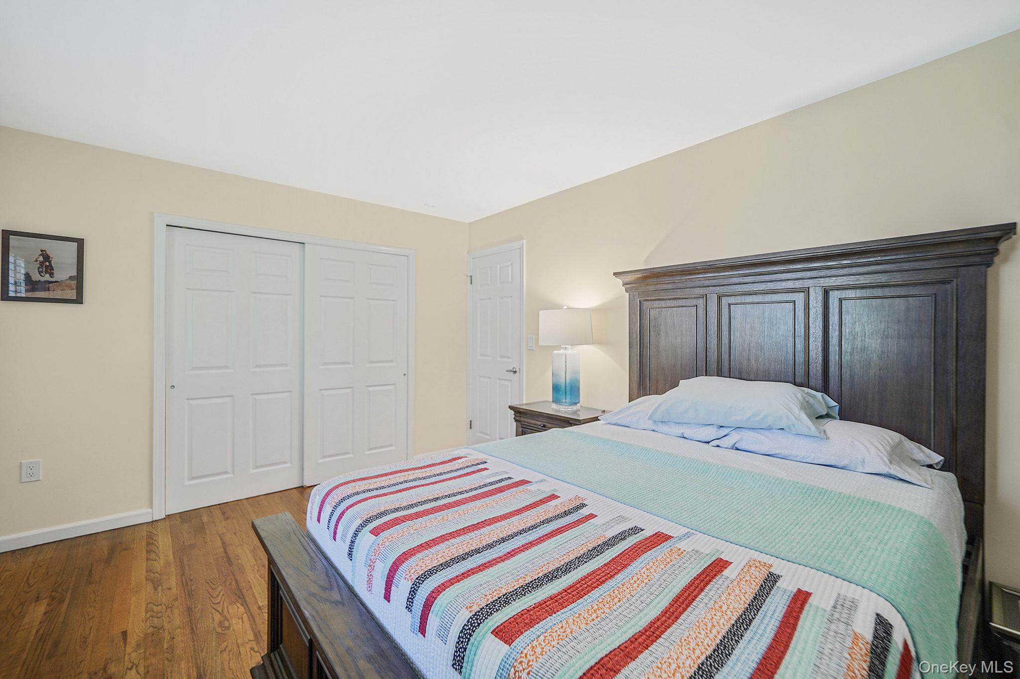 22 5th Avenue, Smithtown, NY 11787