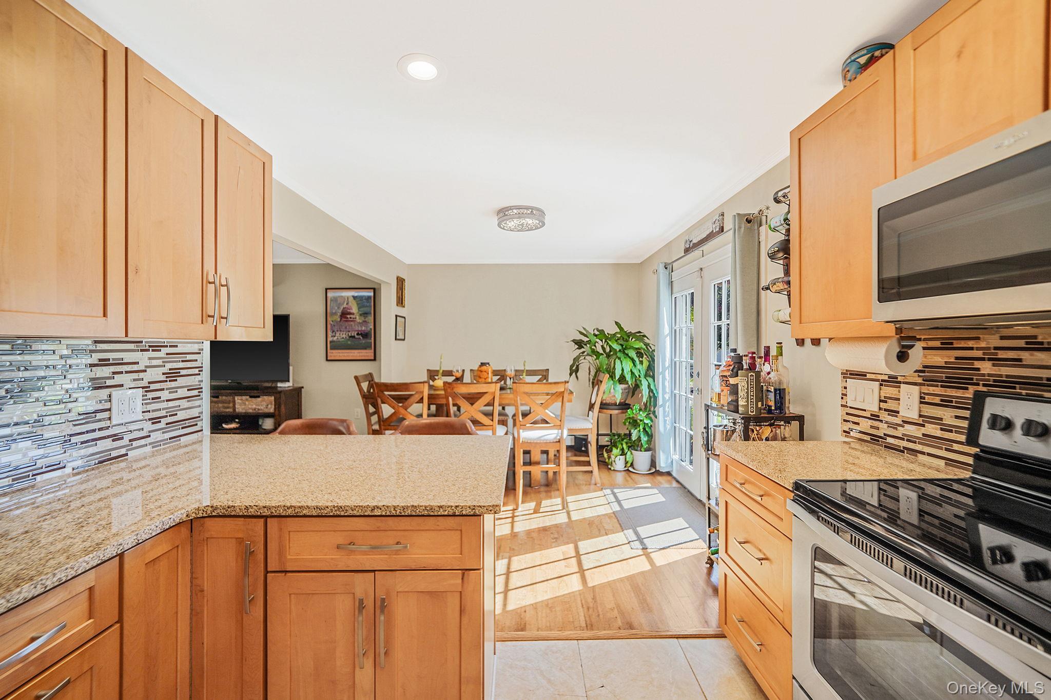 22 5th Avenue, Smithtown, NY 11787