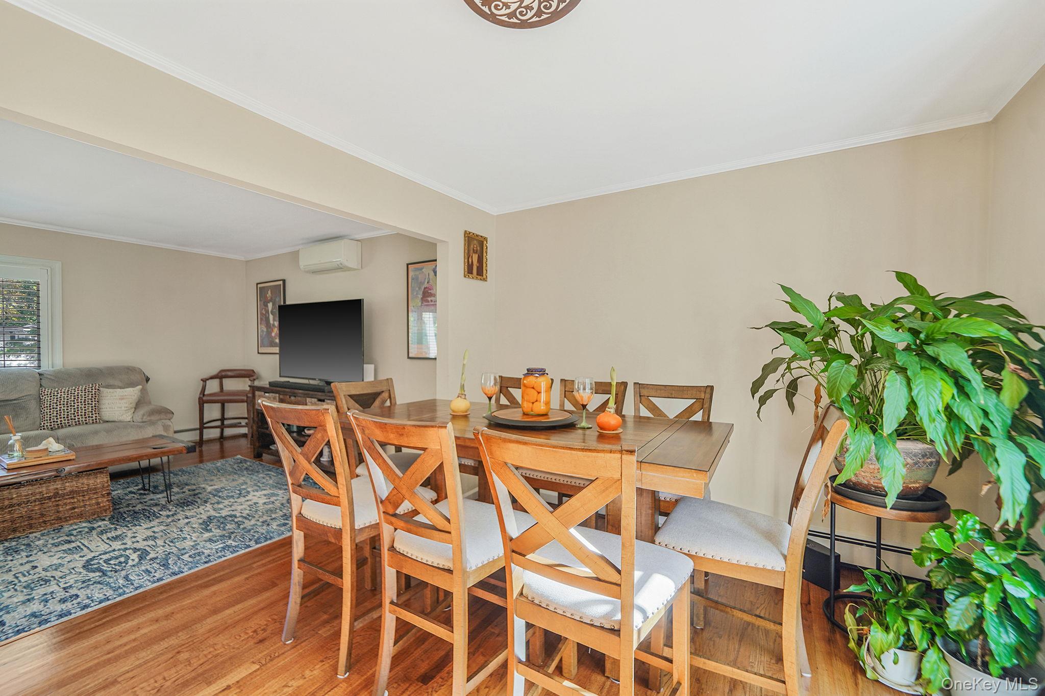 22 5th Avenue, Smithtown, NY 11787