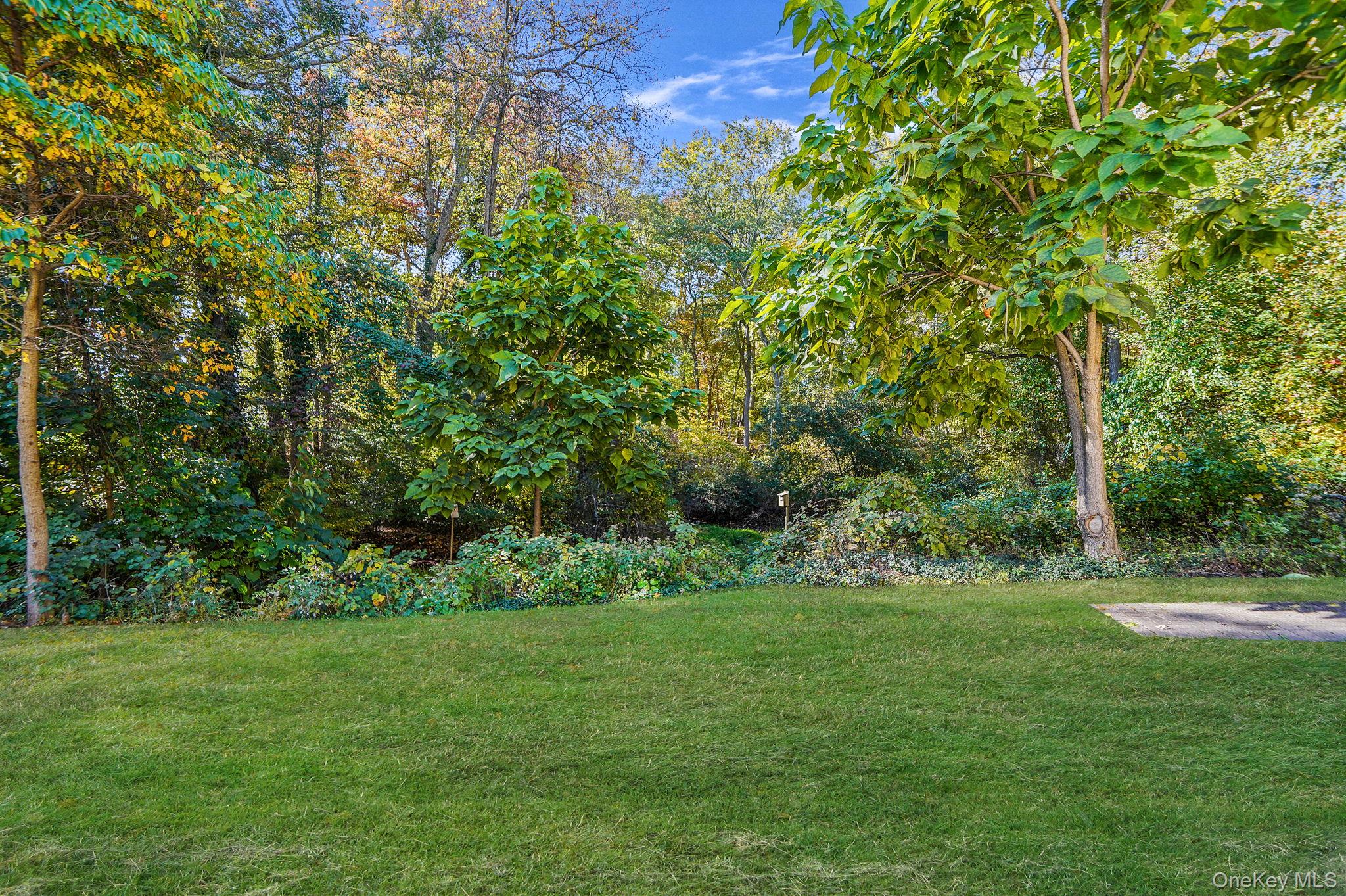 22 5th Avenue, Smithtown, NY 11787