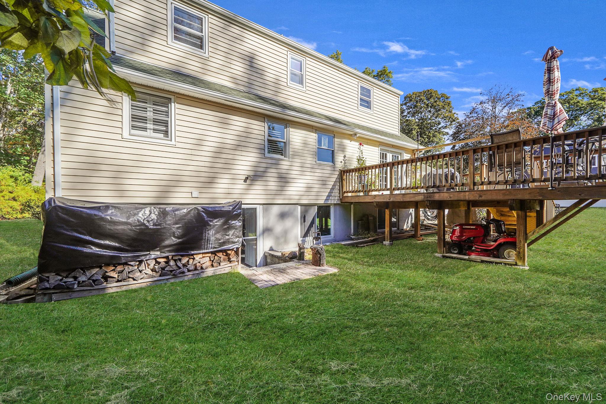 22 5th Avenue, Smithtown, NY 11787