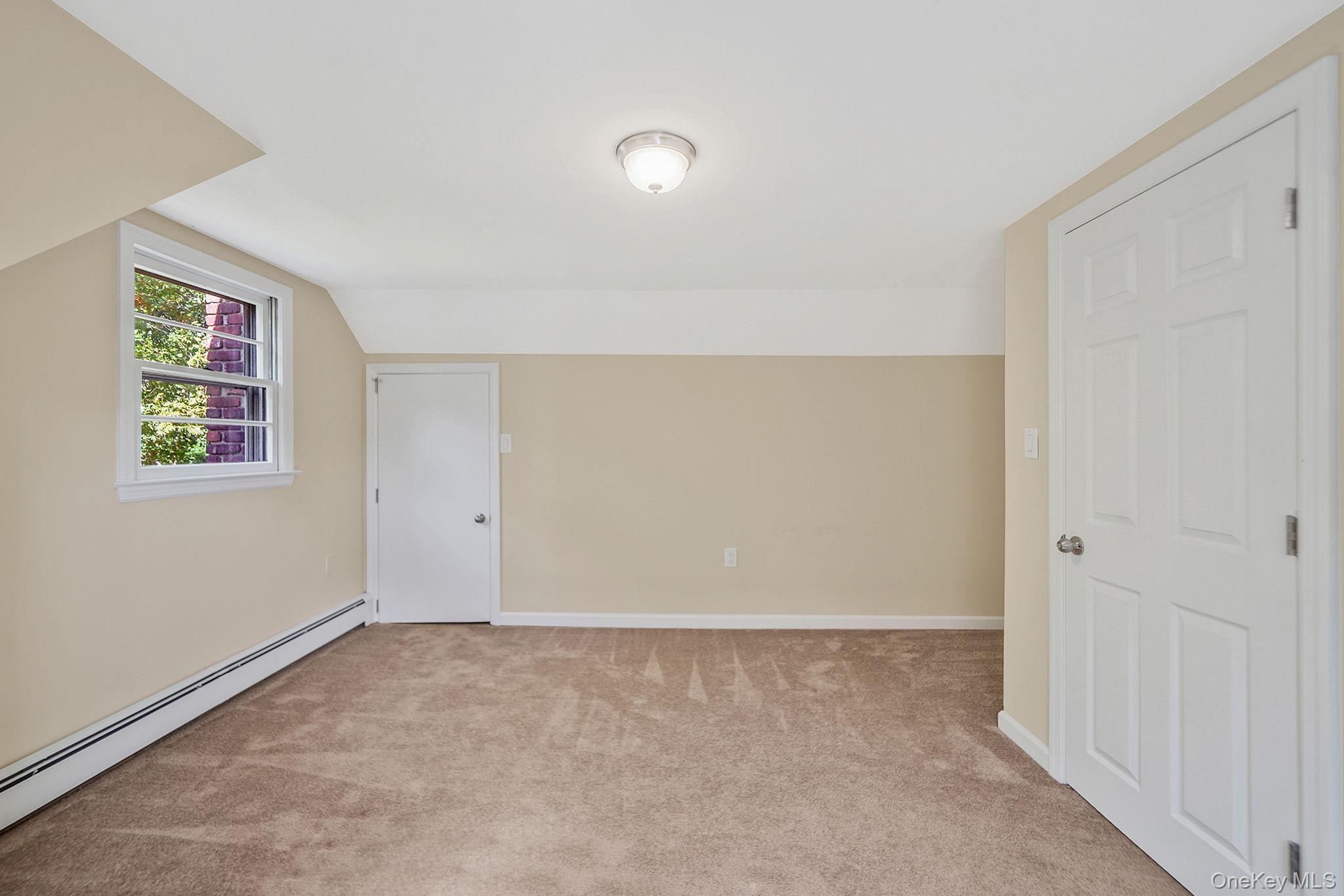 22 5th Avenue, Smithtown, NY 11787