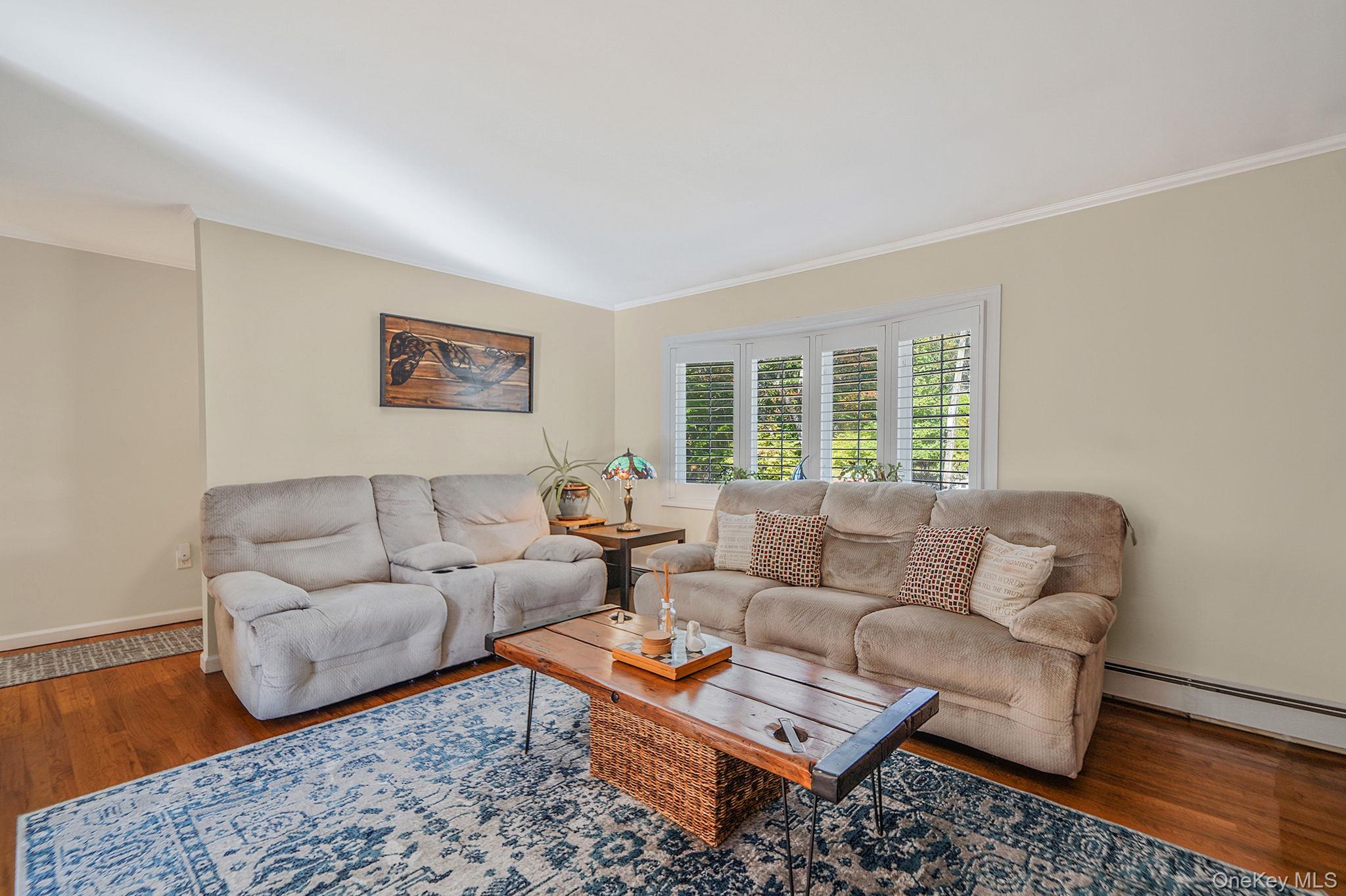 22 5th Avenue, Smithtown, NY 11787