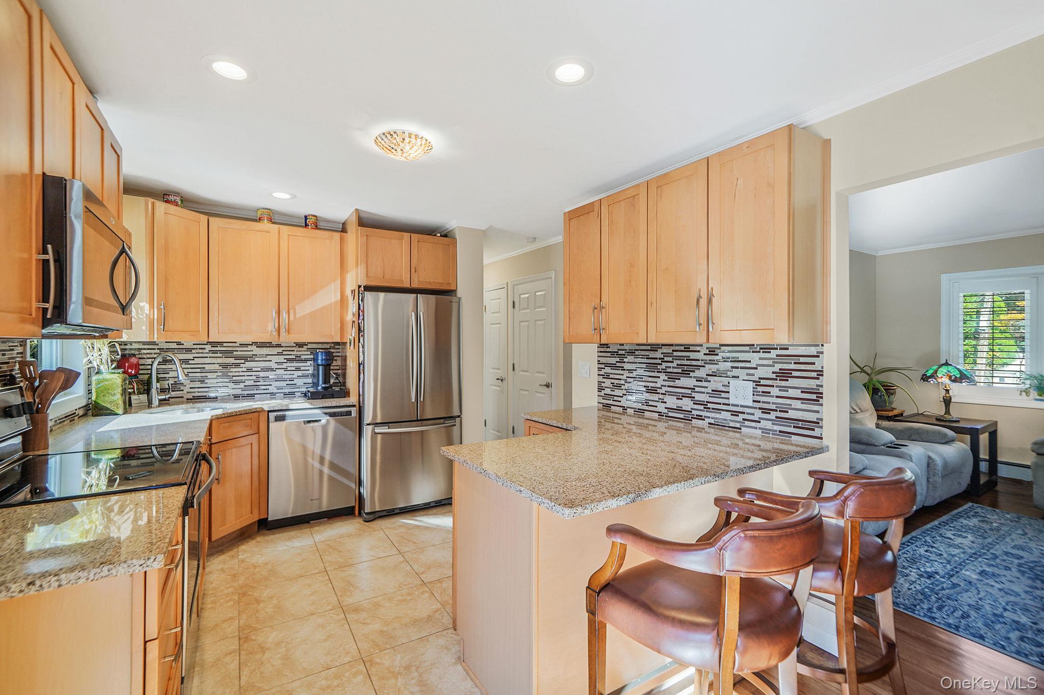 22 5th Avenue, Smithtown, NY 11787