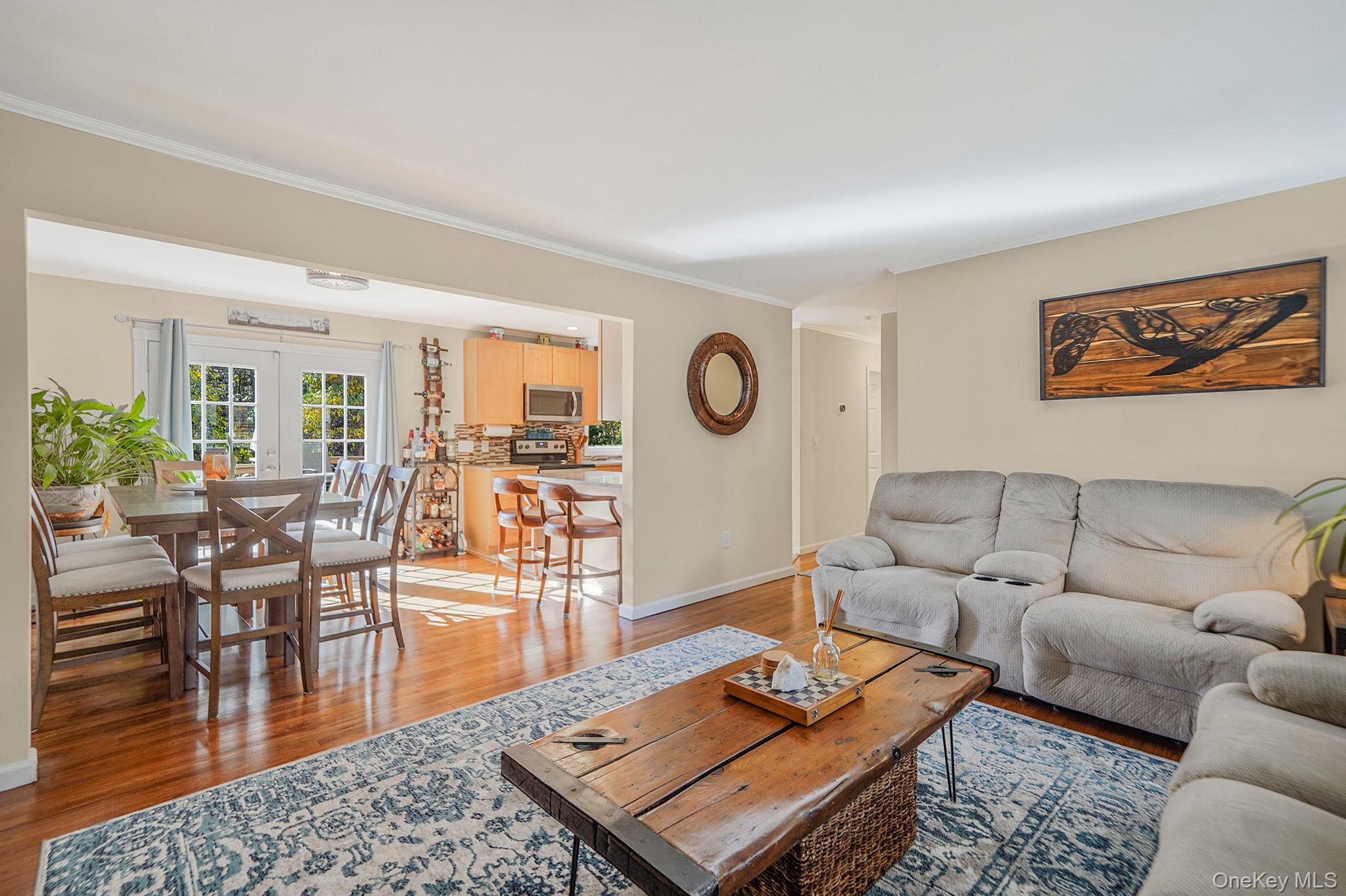 22 5th Avenue, Smithtown, NY 11787