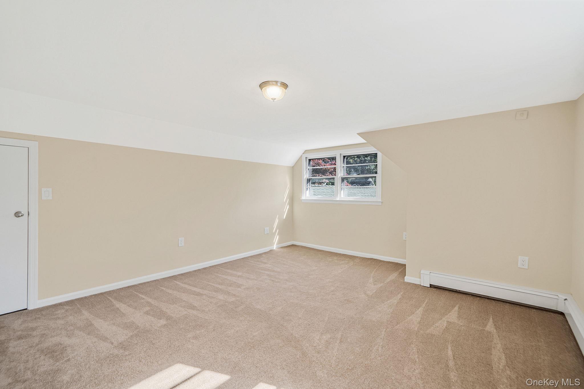 22 5th Avenue, Smithtown, NY 11787