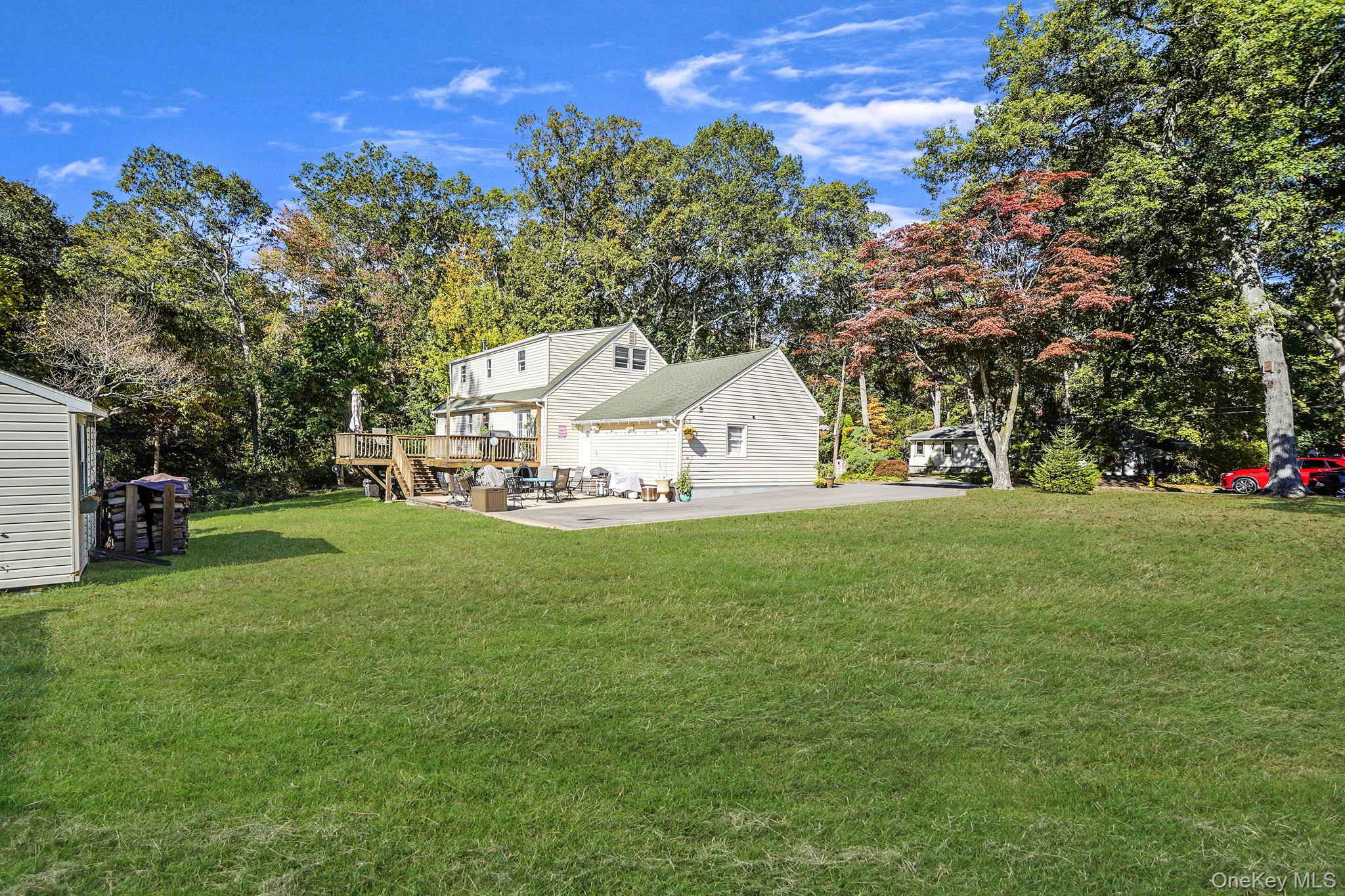 22 5th Avenue, Smithtown, NY 11787