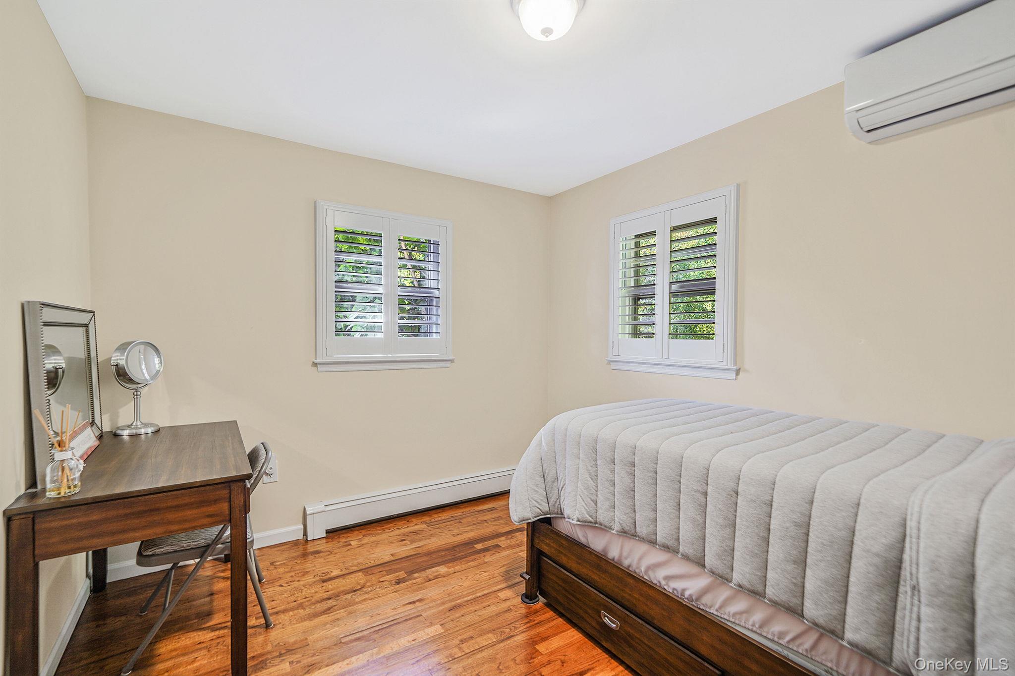 22 5th Avenue, Smithtown, NY 11787