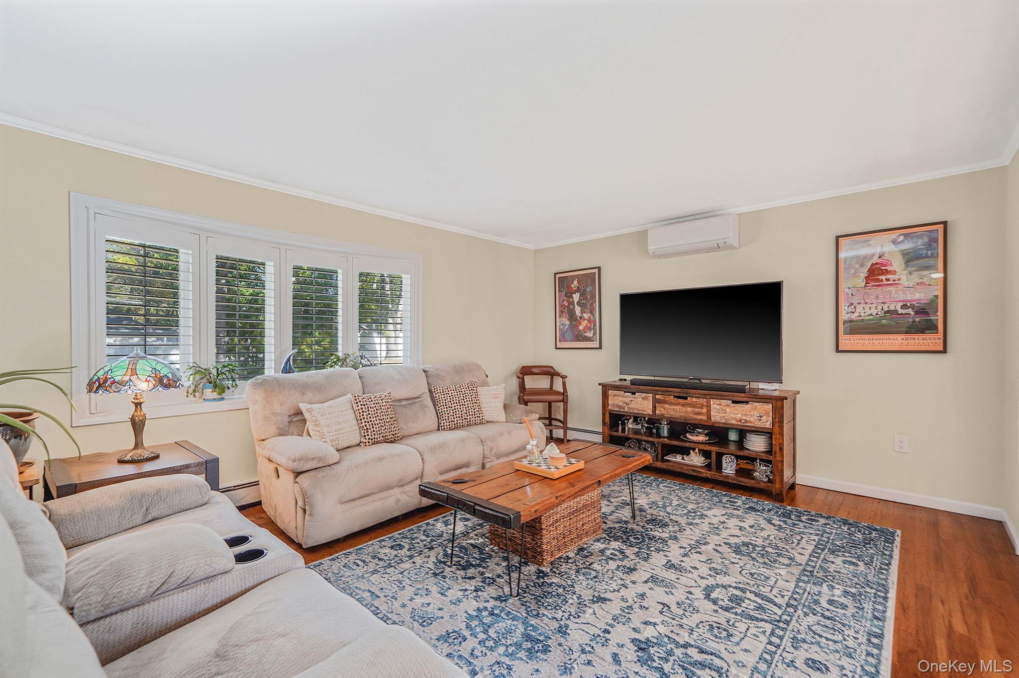 22 5th Avenue, Smithtown, NY 11787