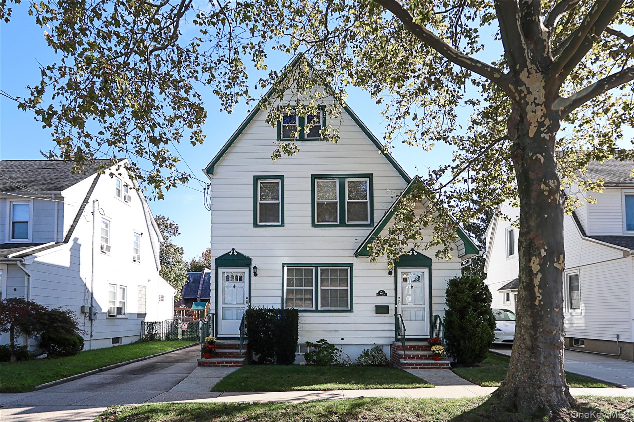 23 Stratford, Williston Park, NY 11596