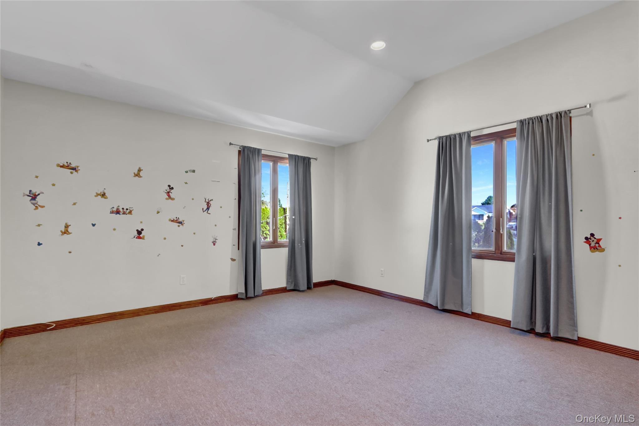 600 Plainview Road, Plainview, NY 11803