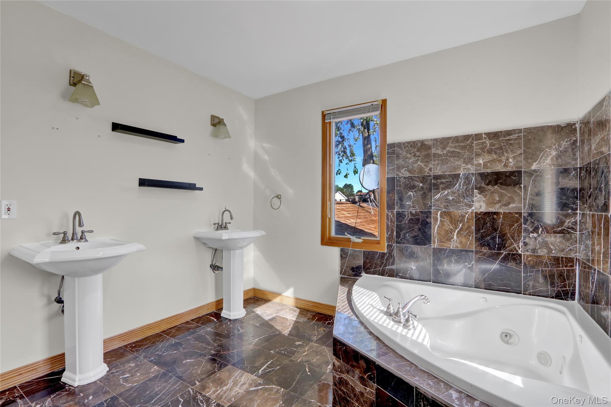 600 Plainview Road, Plainview, NY 11803