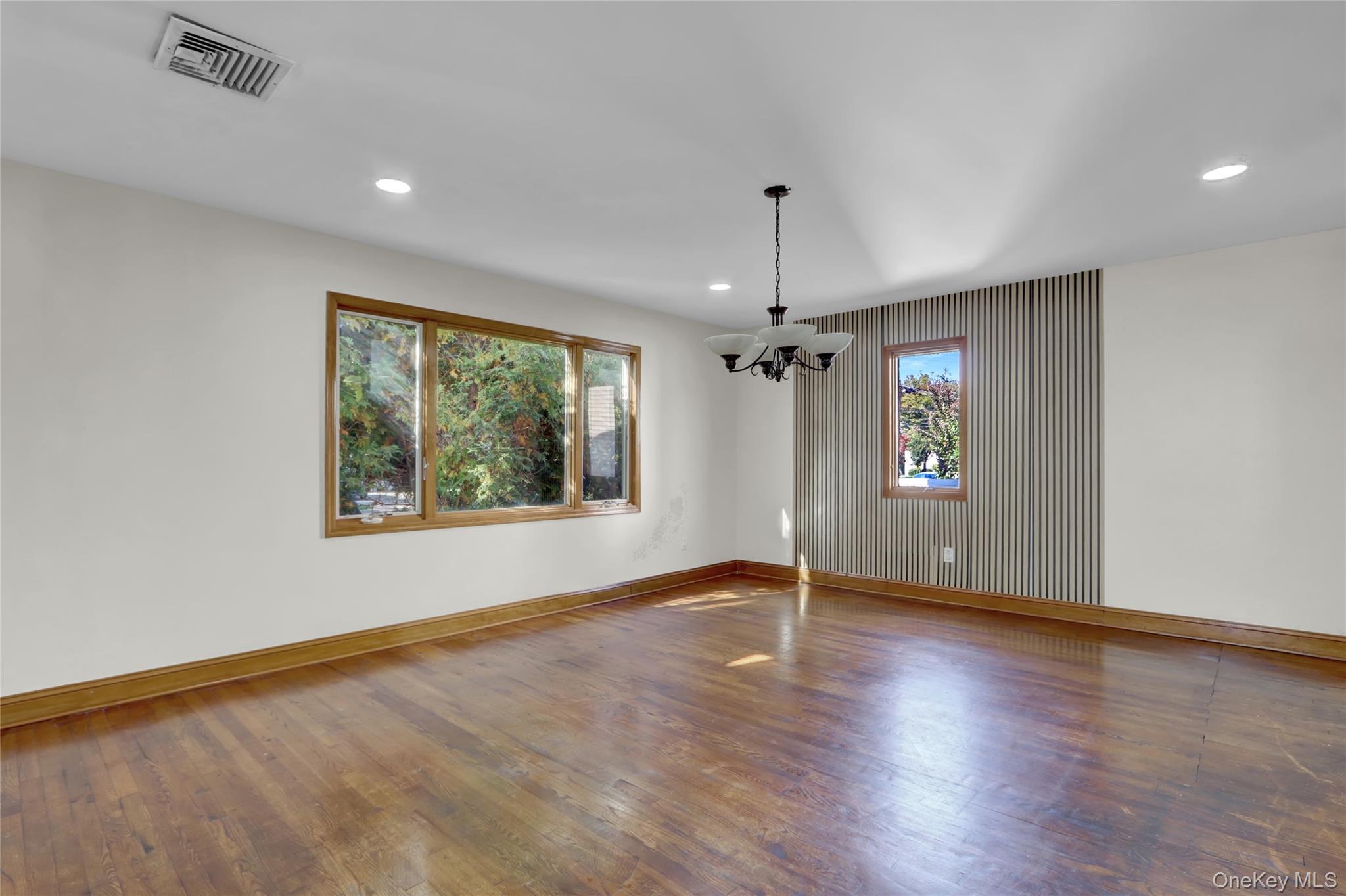 600 Plainview Road, Plainview, NY 11803