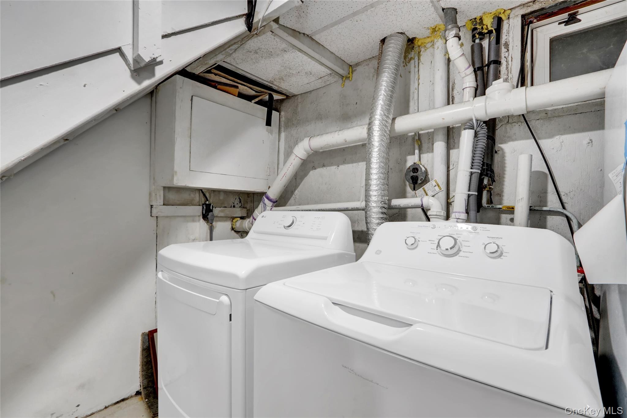 600 Plainview Road, Plainview, NY 11803