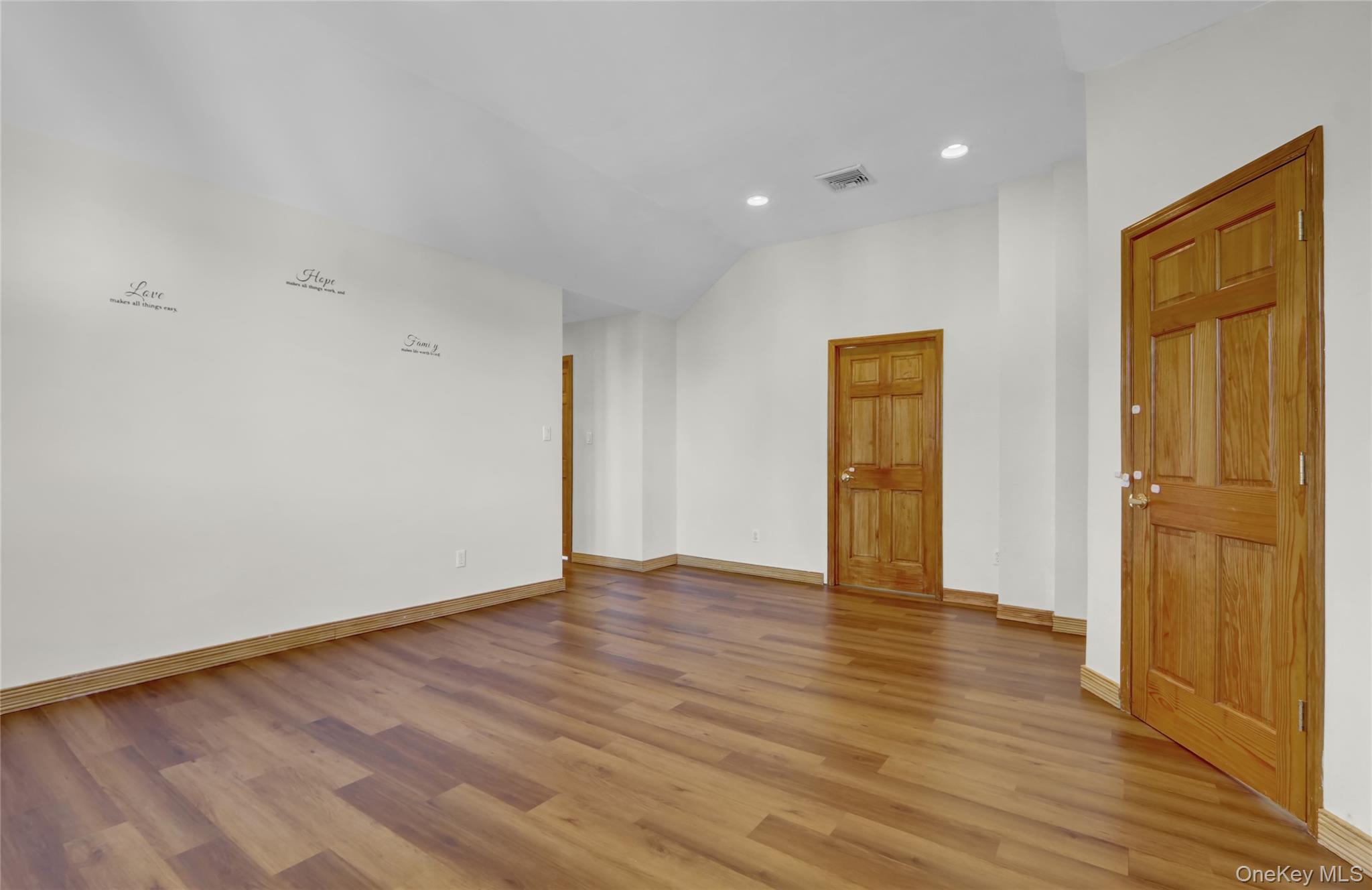 600 Plainview Road, Plainview, NY 11803