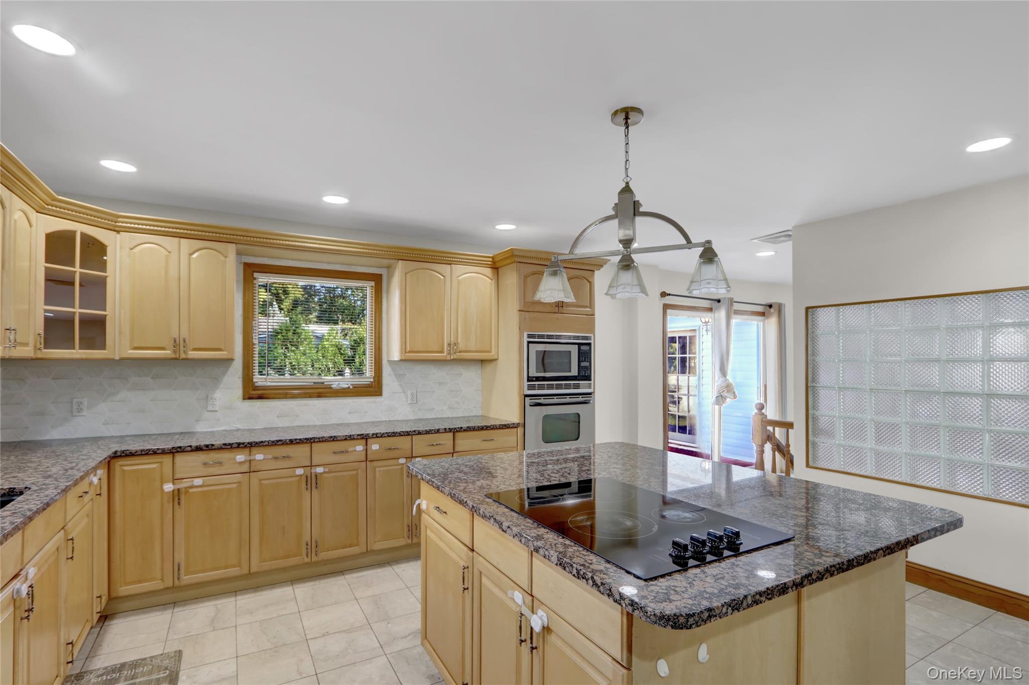 600 Plainview Road, Plainview, NY 11803