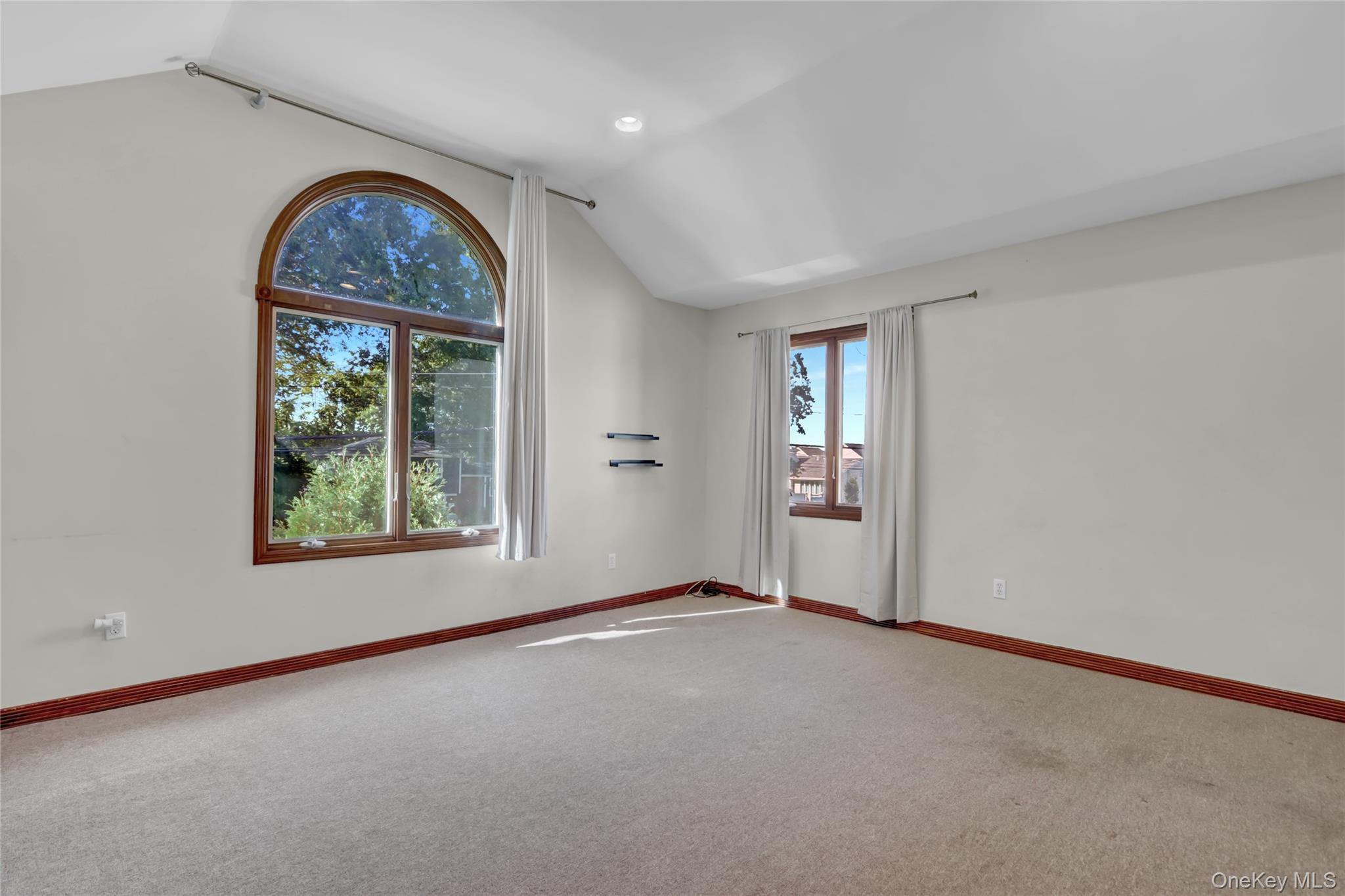 600 Plainview Road, Plainview, NY 11803