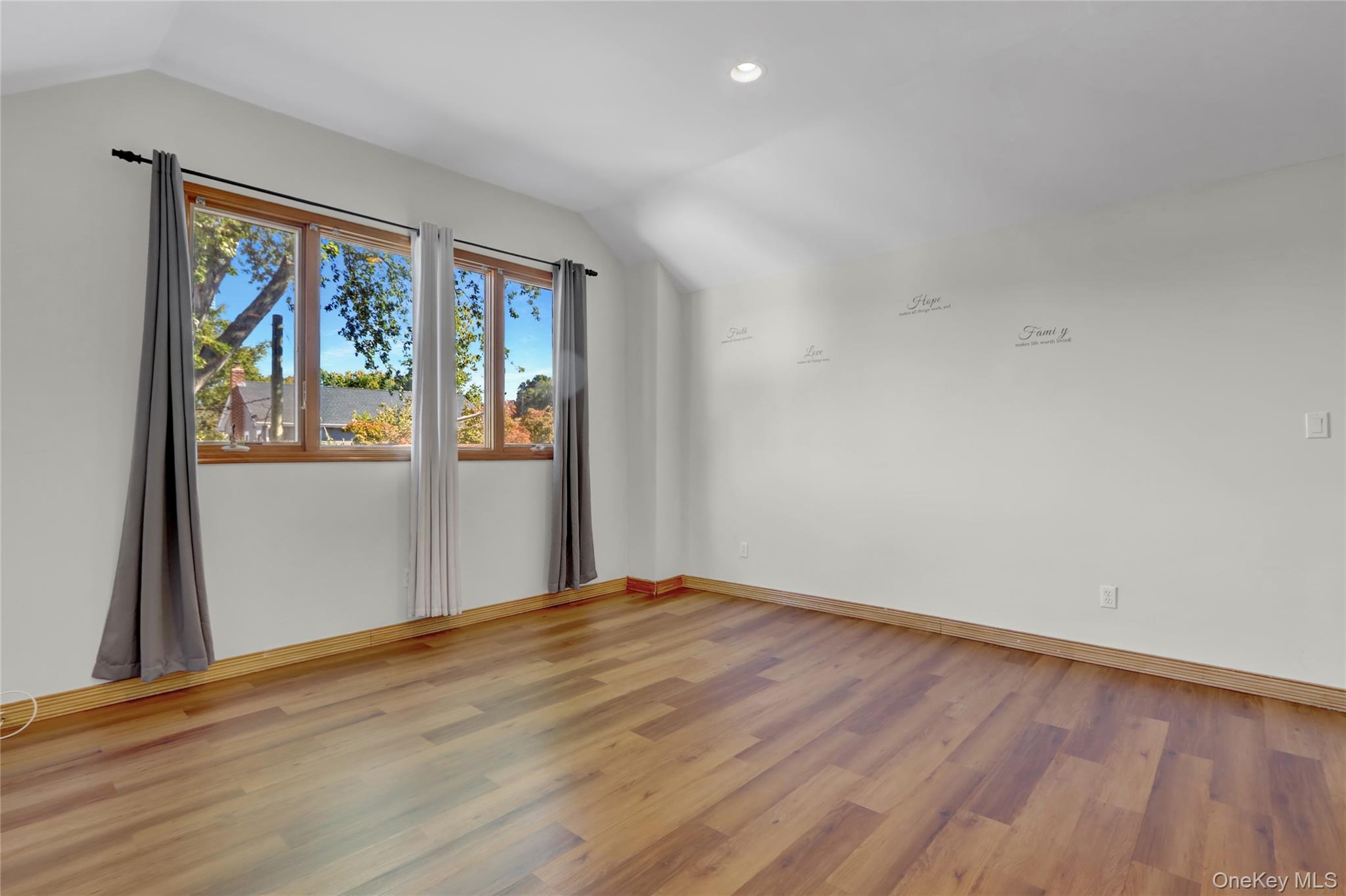 600 Plainview Road, Plainview, NY 11803