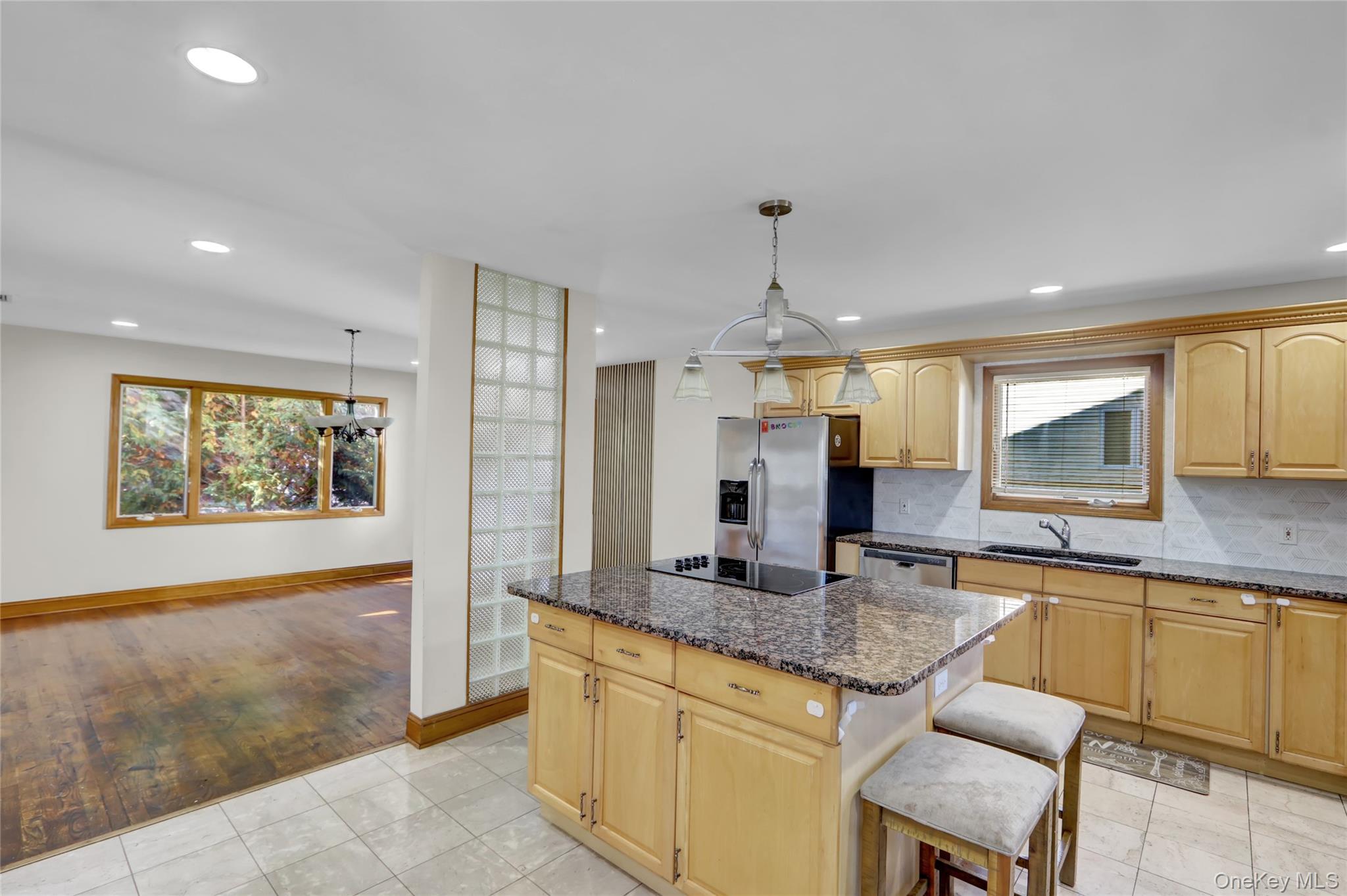 600 Plainview Road, Plainview, NY 11803