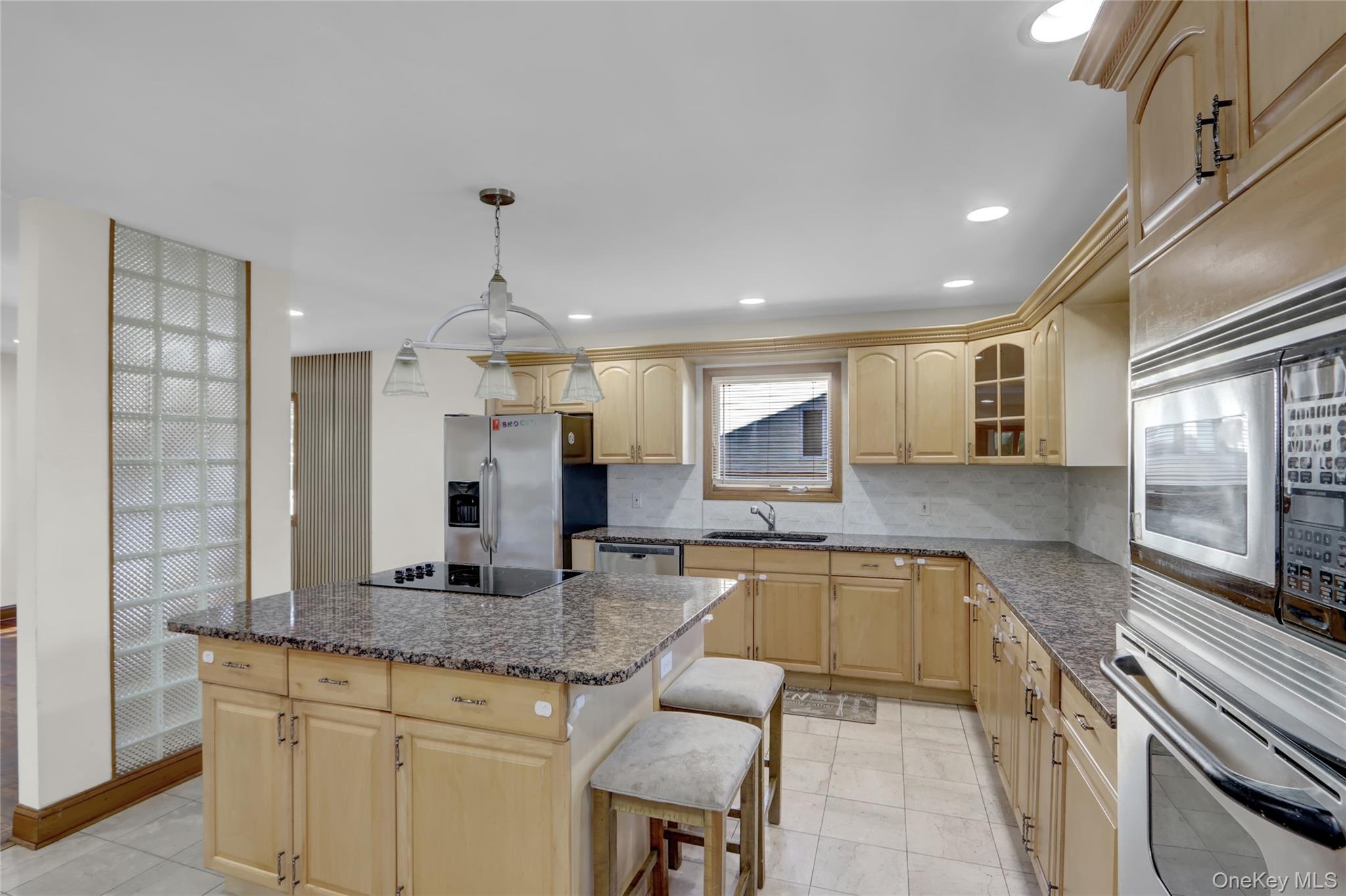 600 Plainview Road, Plainview, NY 11803