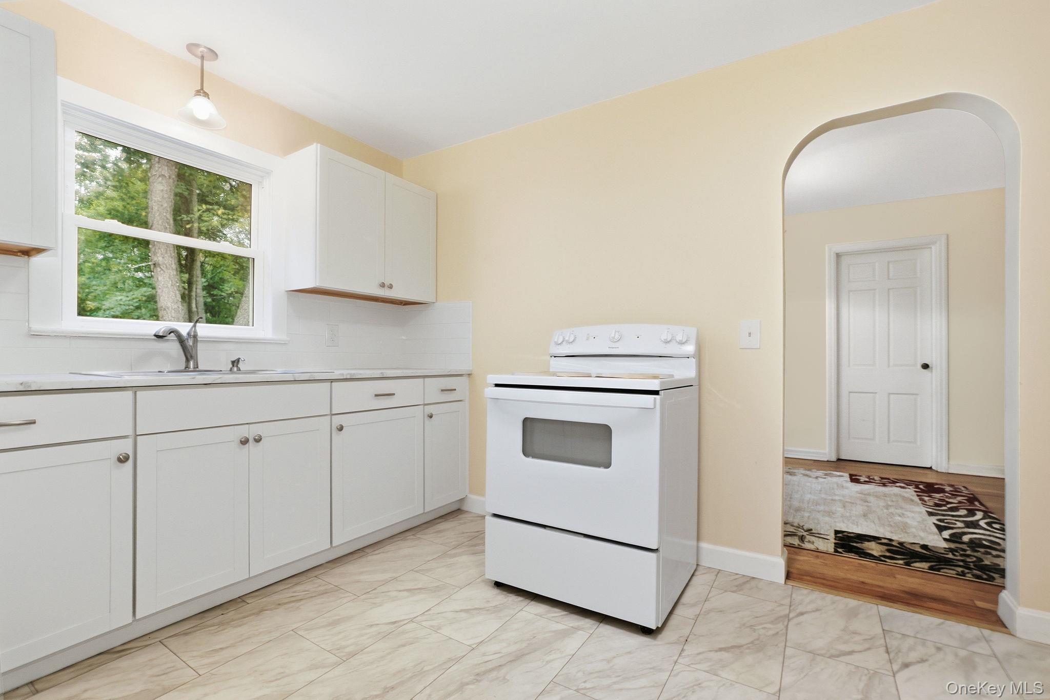 8 Walker Road, Poughkeepsie, NY 12603