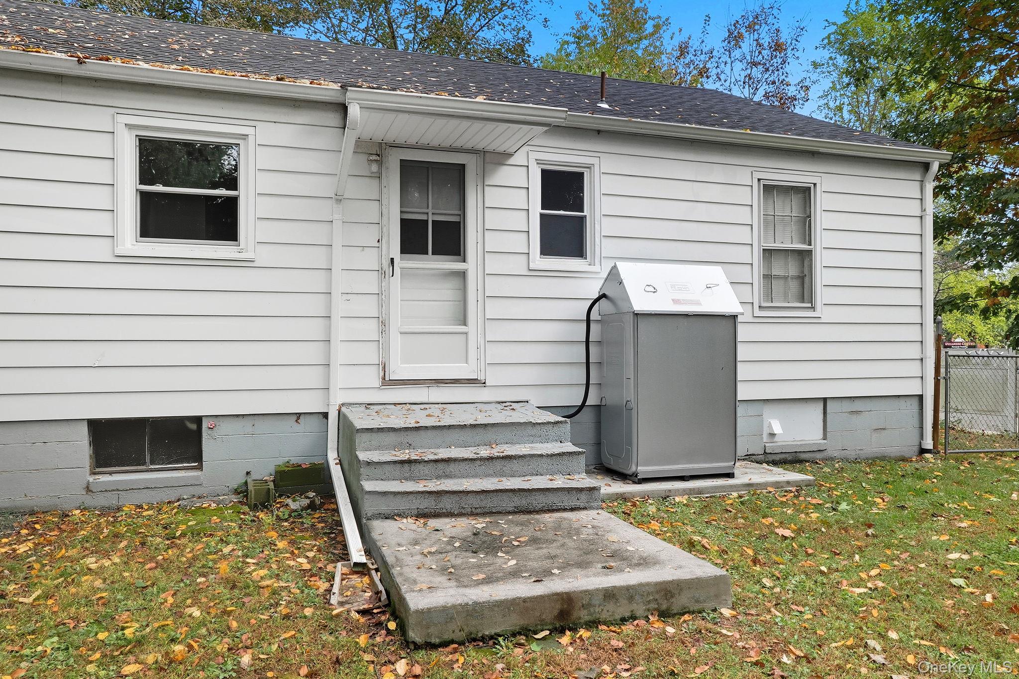 8 Walker Road, Poughkeepsie, NY 12603