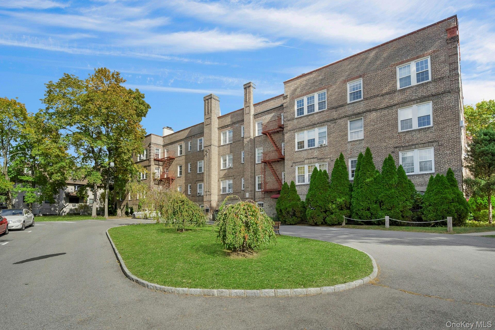 83 N Broadway # 1F, White Plains, NY 10603