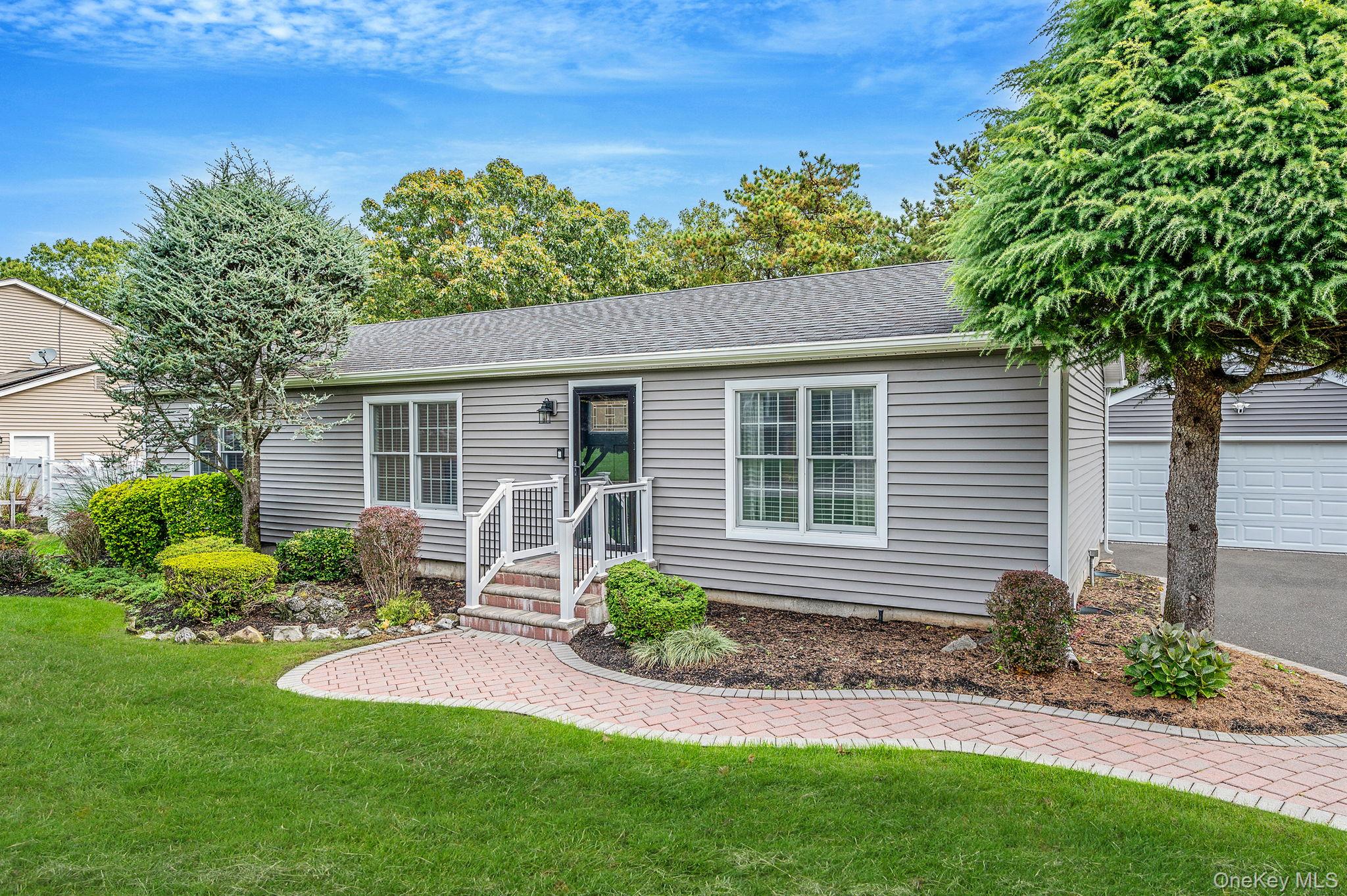 121 9th Avenue, Holtsville, NY 11742