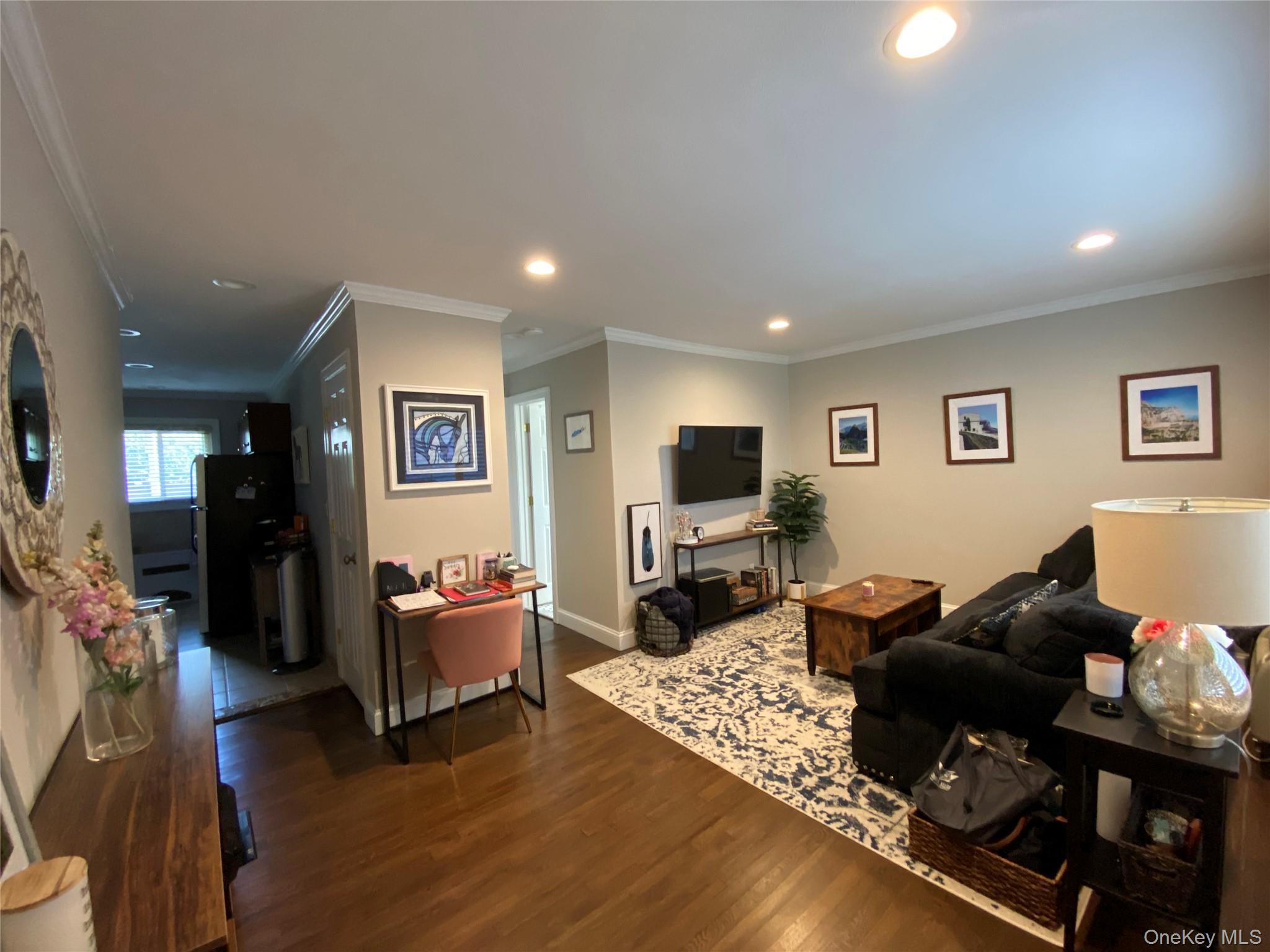 326 Edmunton Drive # L7, North Babylon, NY 11703