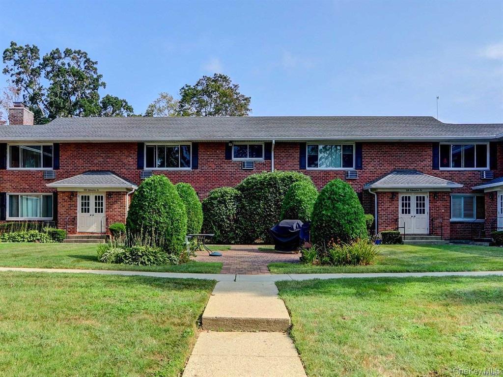 326 Edmunton Drive # L7, North Babylon, NY 11703