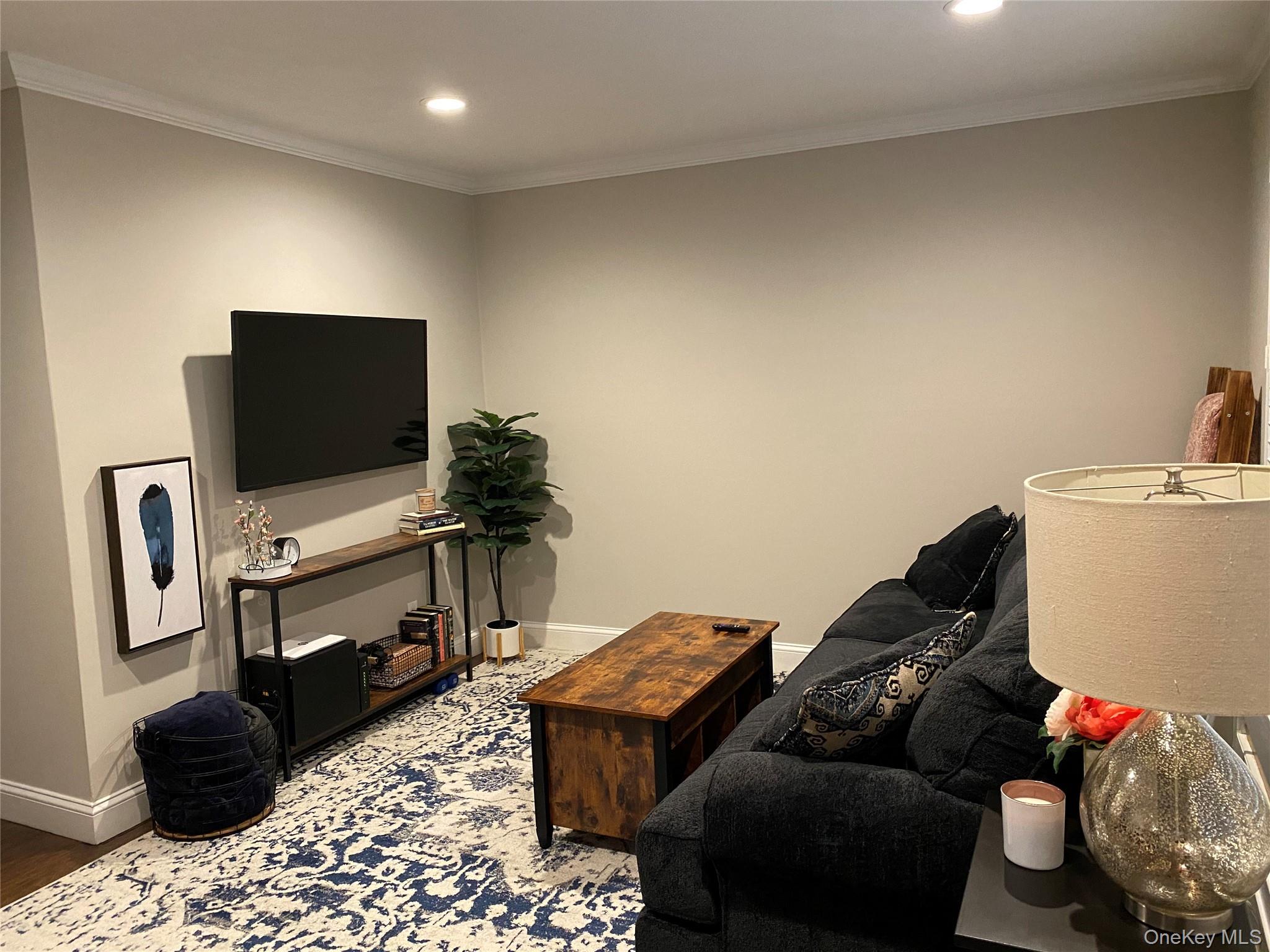 326 Edmunton Drive # L7, North Babylon, NY 11703