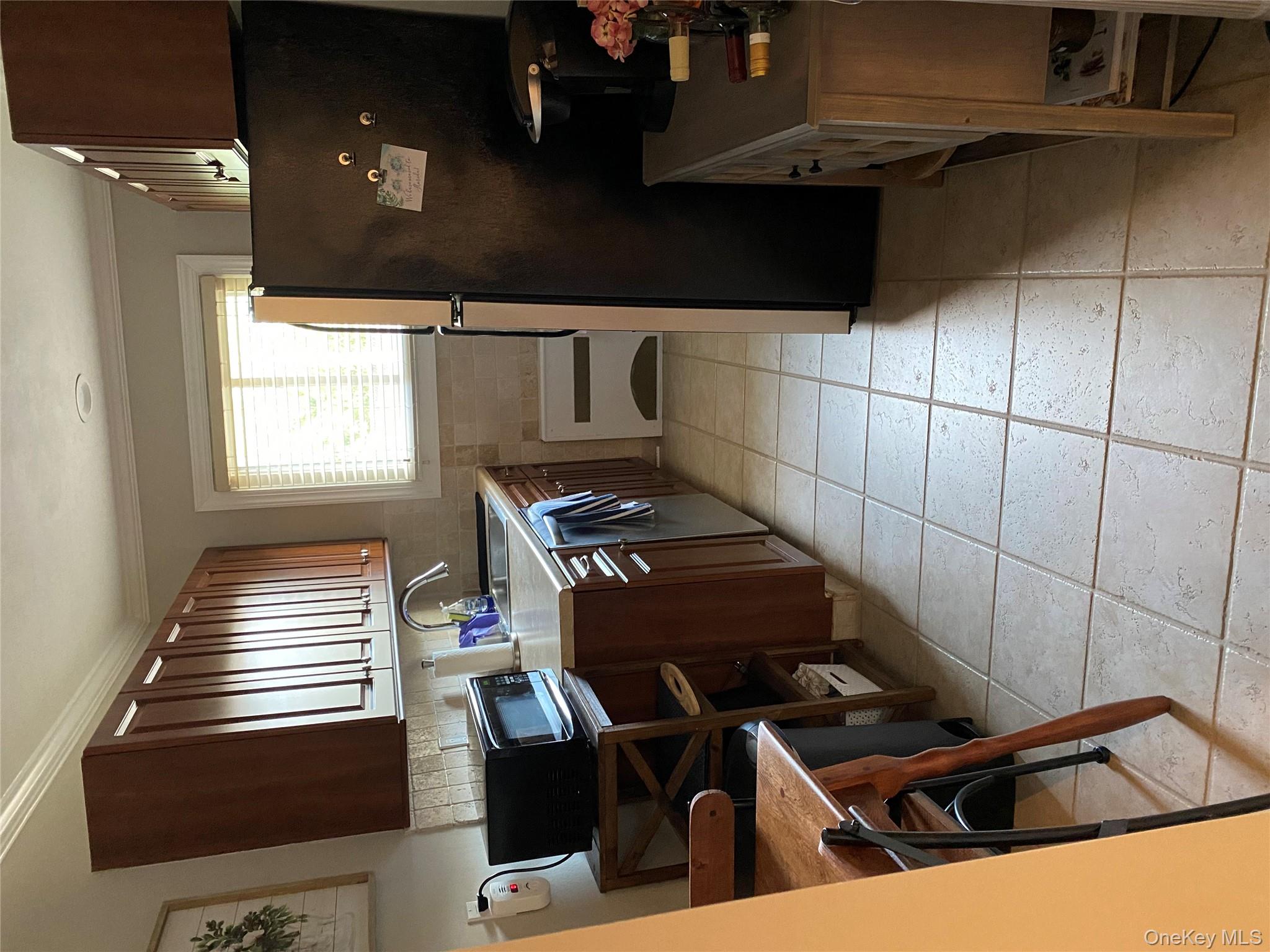 326 Edmunton Drive # L7, North Babylon, NY 11703