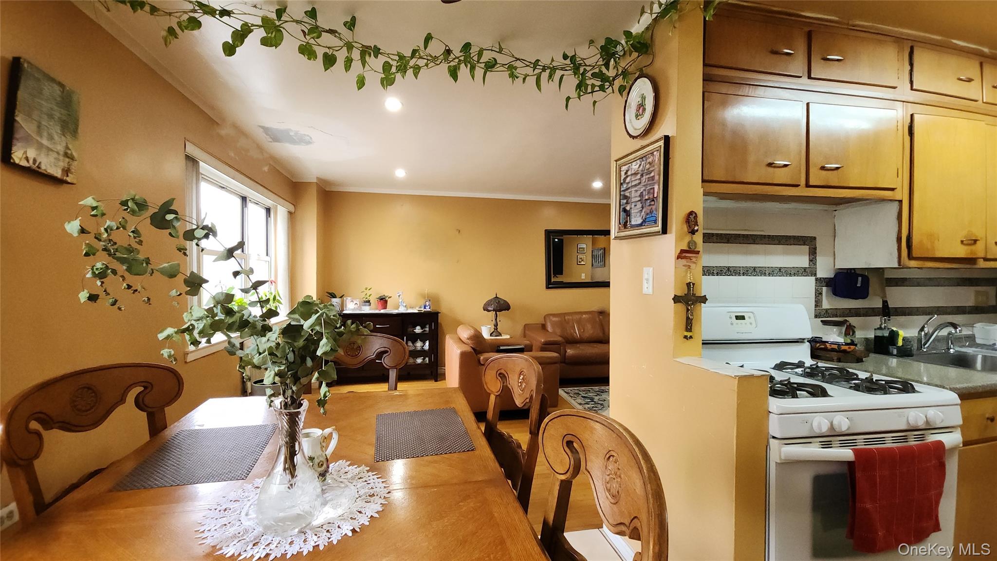 99-10 60th Avenue # 3H, Corona, NY 11368