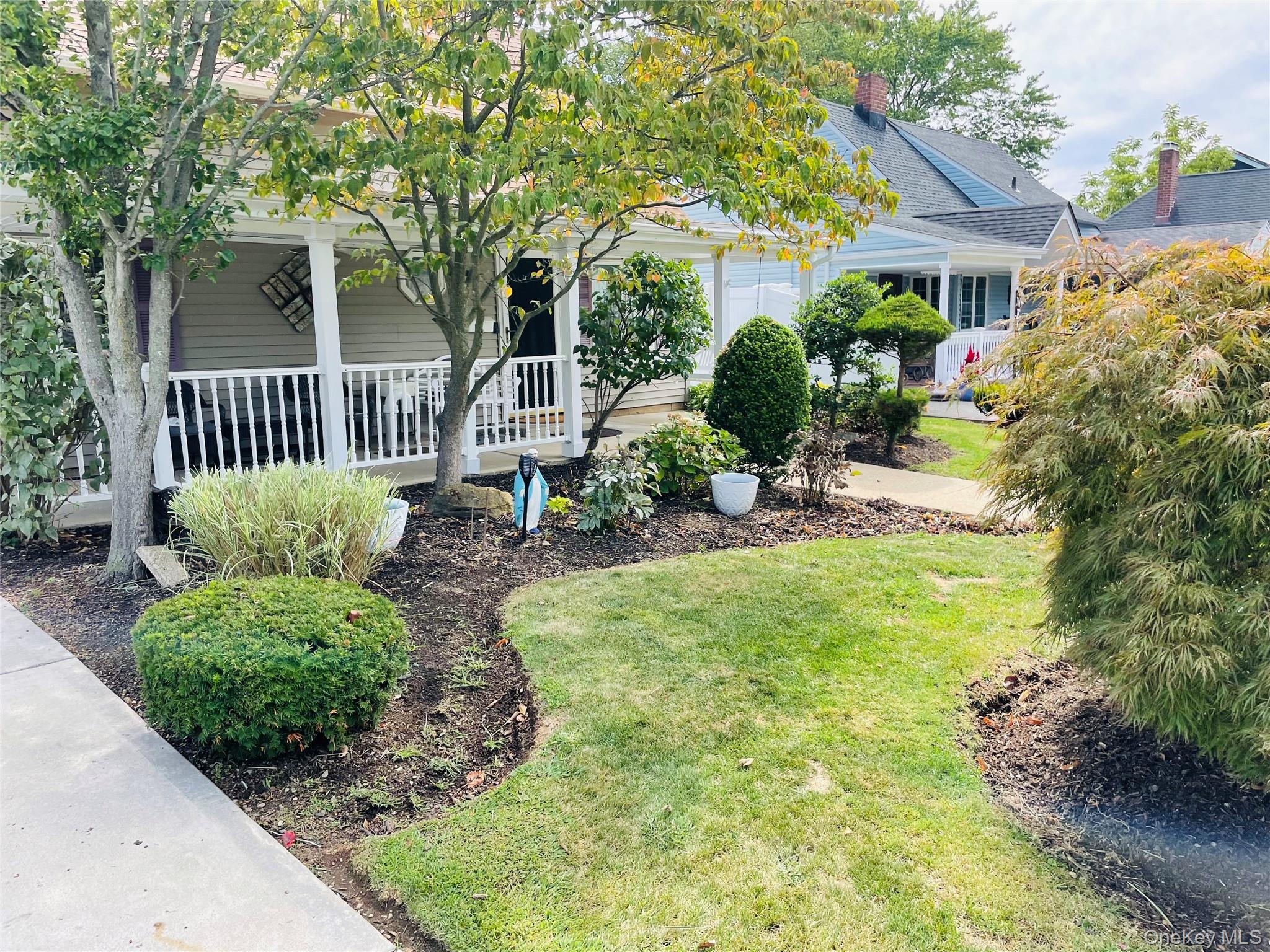 27 Wildflower Lane, Wantagh, NY 11793