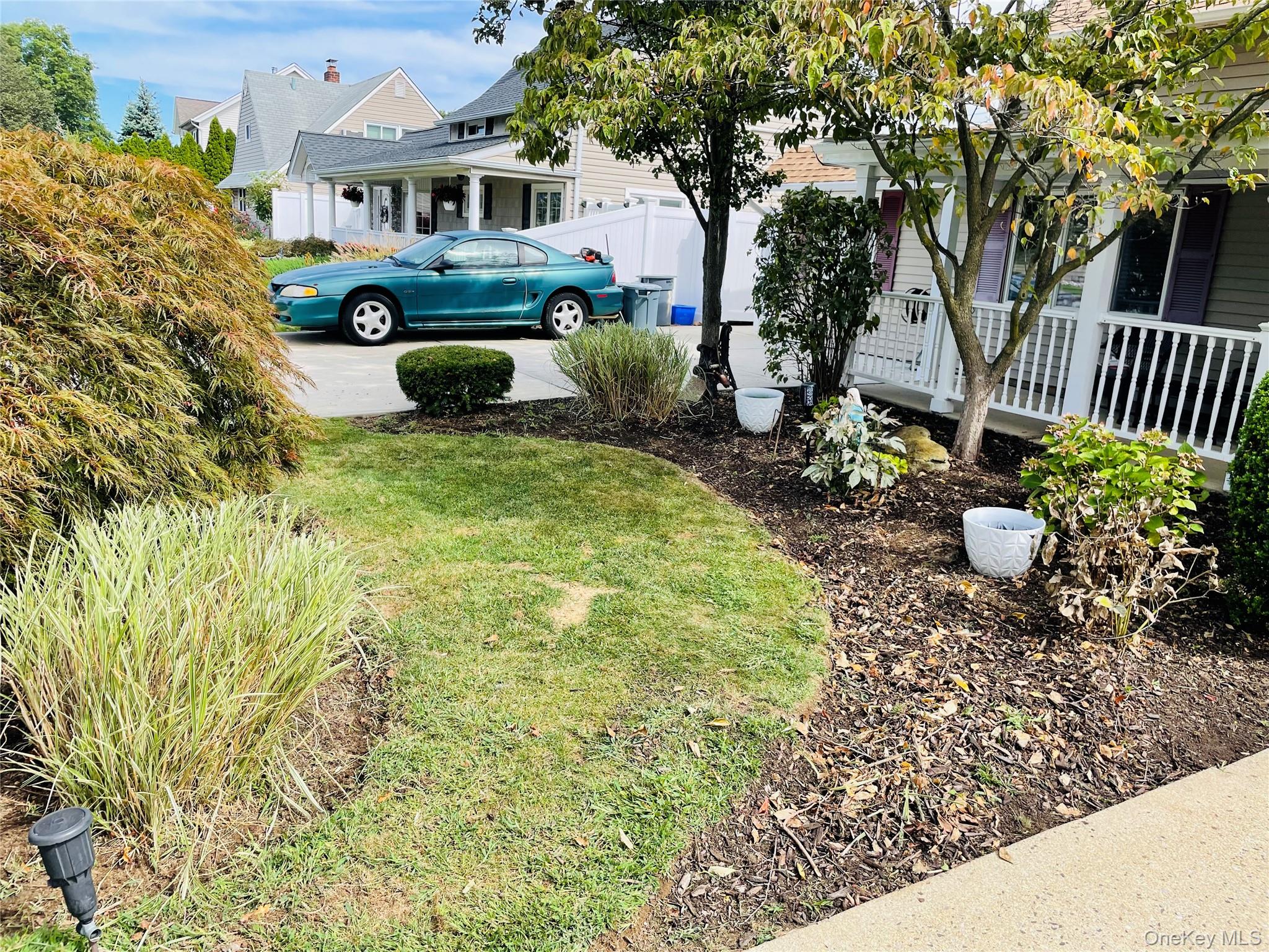 27 Wildflower Lane, Wantagh, NY 11793