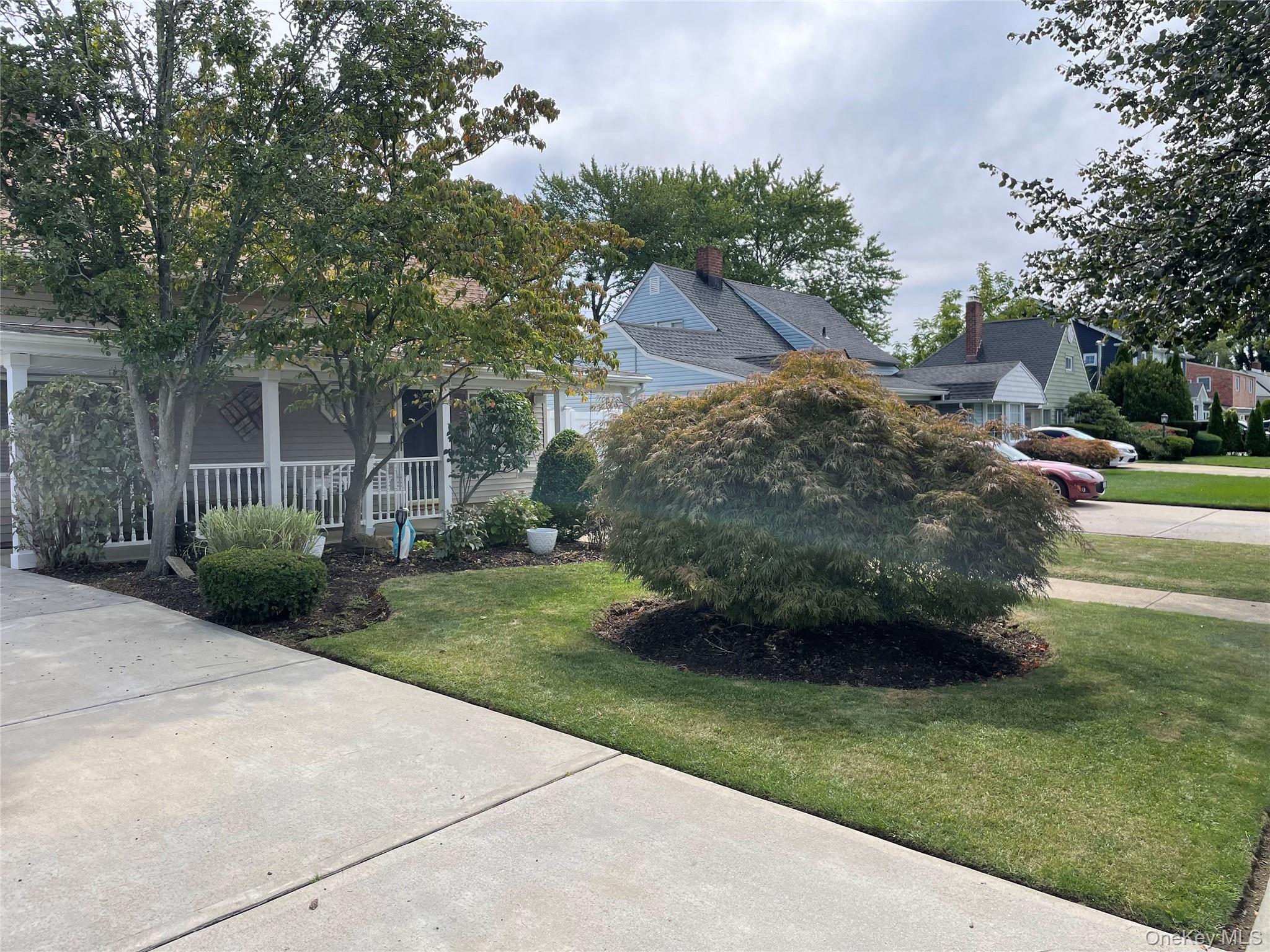 27 Wildflower Lane, Wantagh, NY 11793