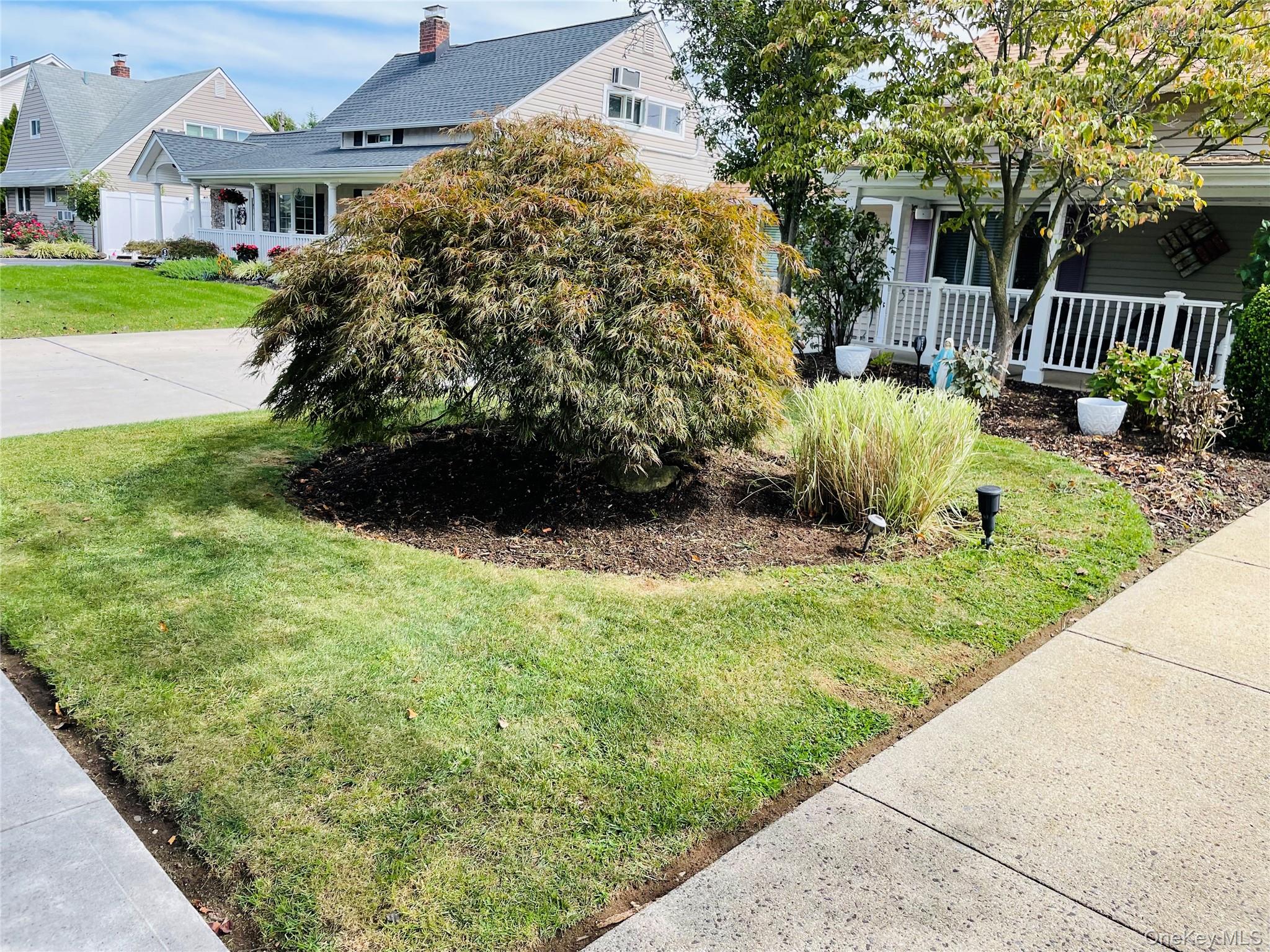 27 Wildflower Lane, Wantagh, NY 11793