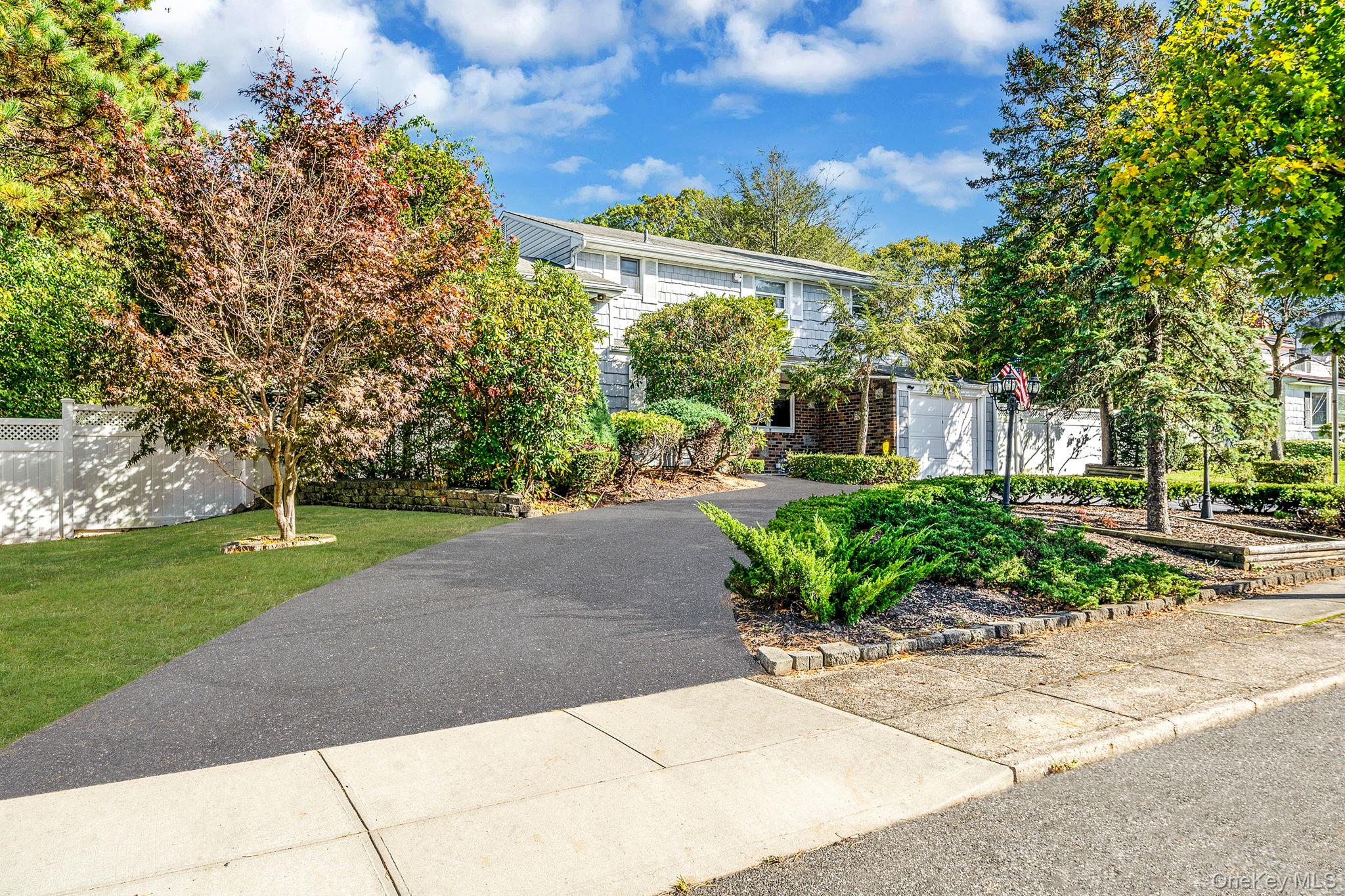 7 Majestic Road, Selden, NY 11784