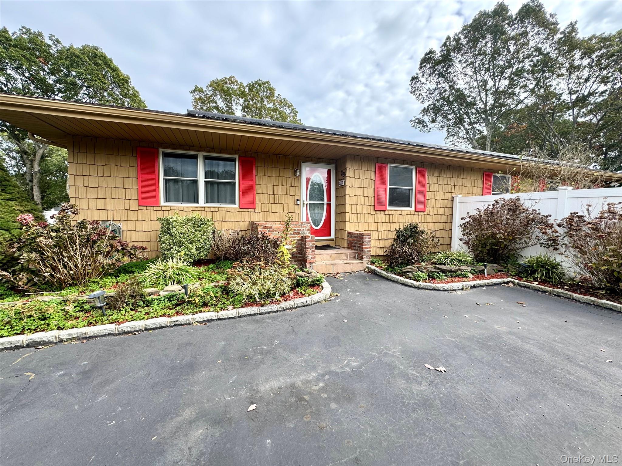 36 Sands Lane, Brookhaven, NY 11719