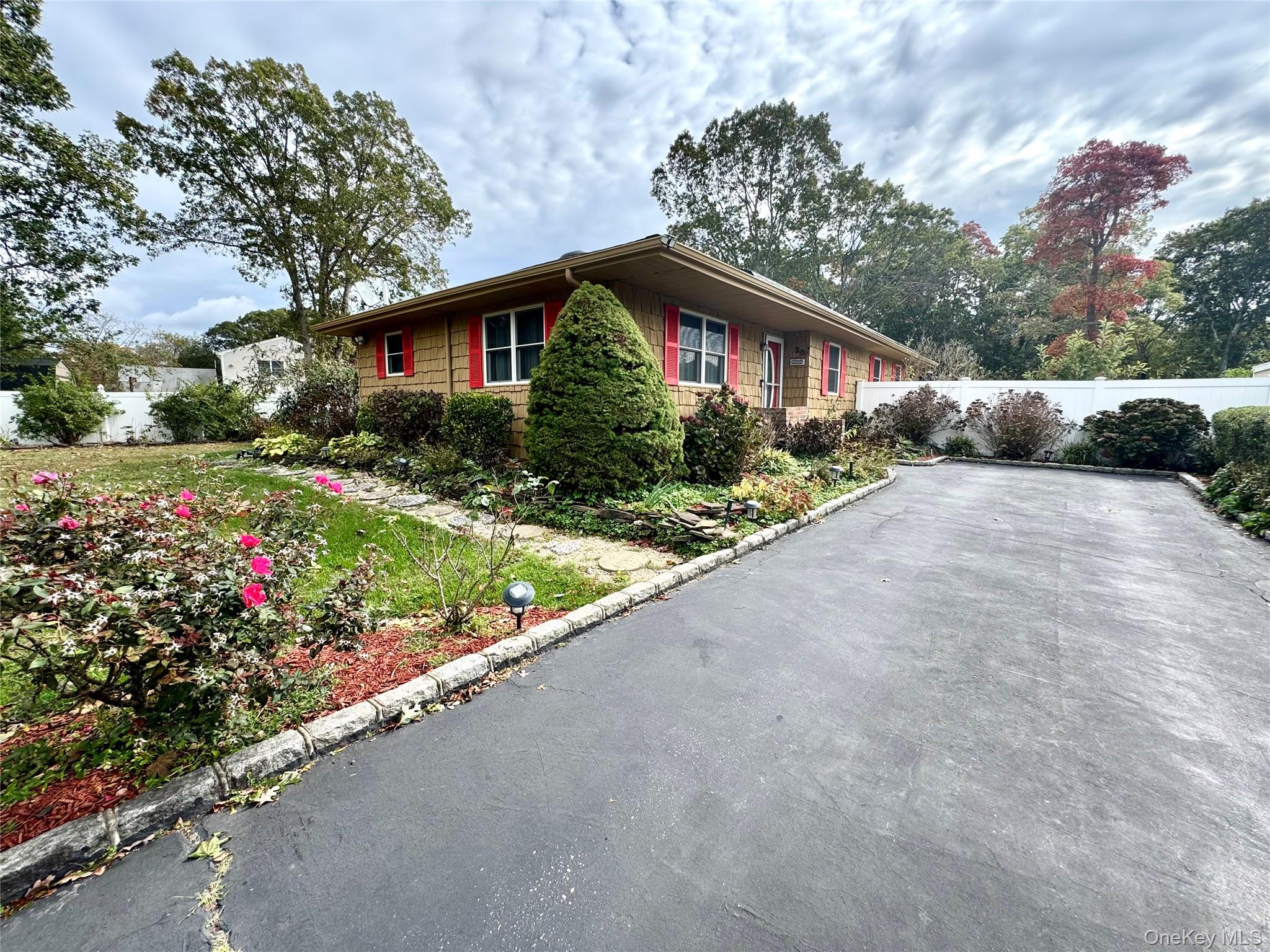 36 Sands Lane, Brookhaven, NY 11719