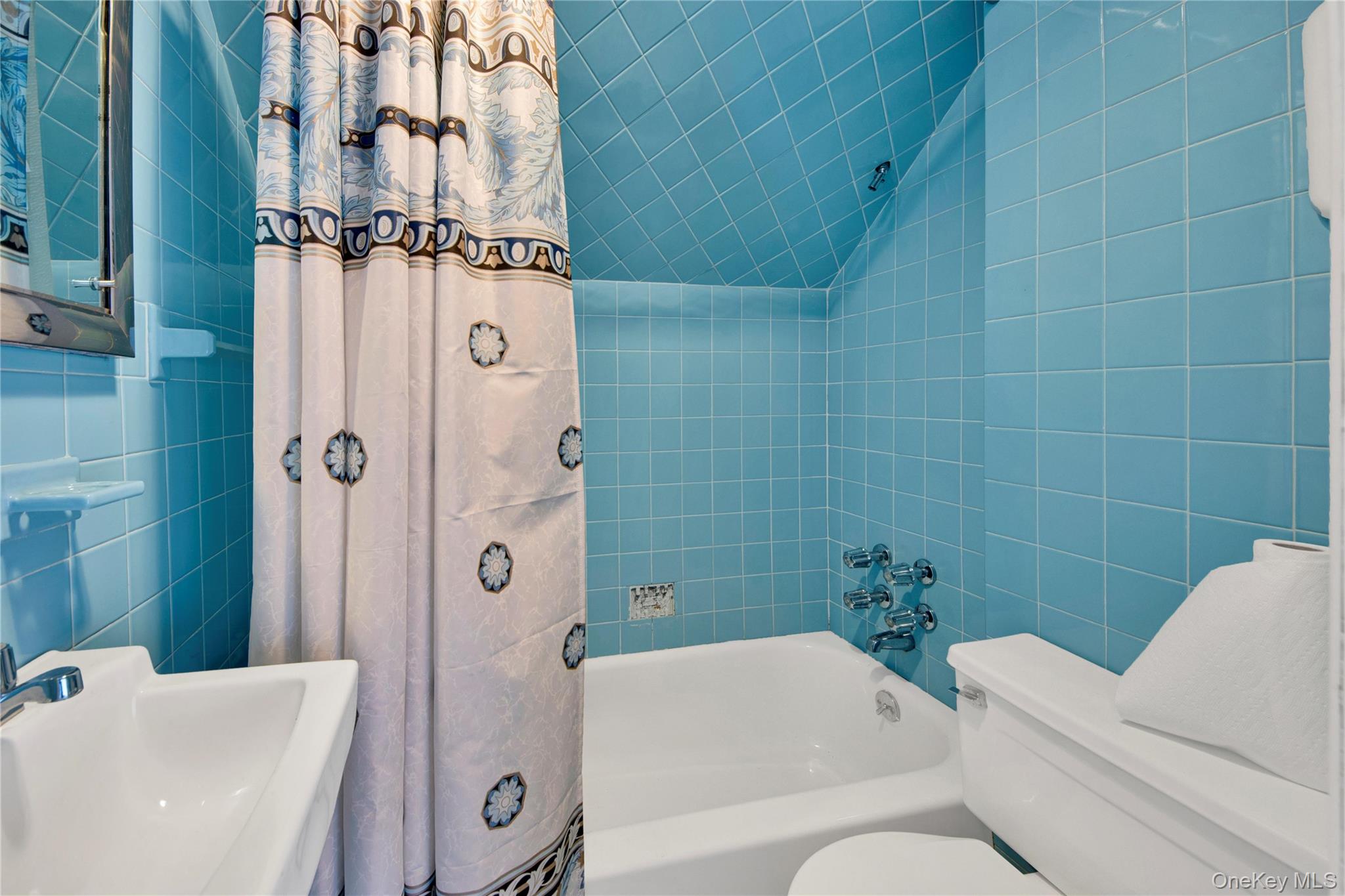 242 E 237th Street, Bronx, NY 10470