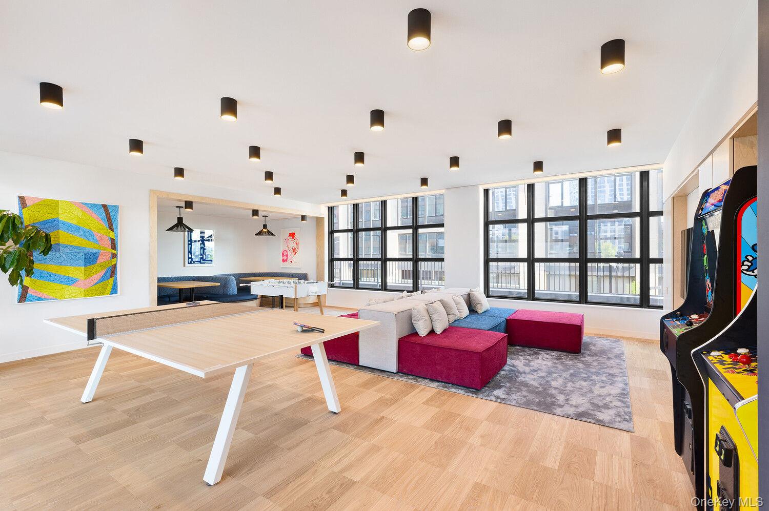 29 HURON Street # 4EW, Brooklyn, NY 11222