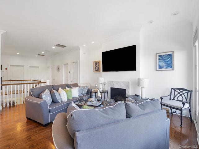 11 island point, Bronx, NY 10464