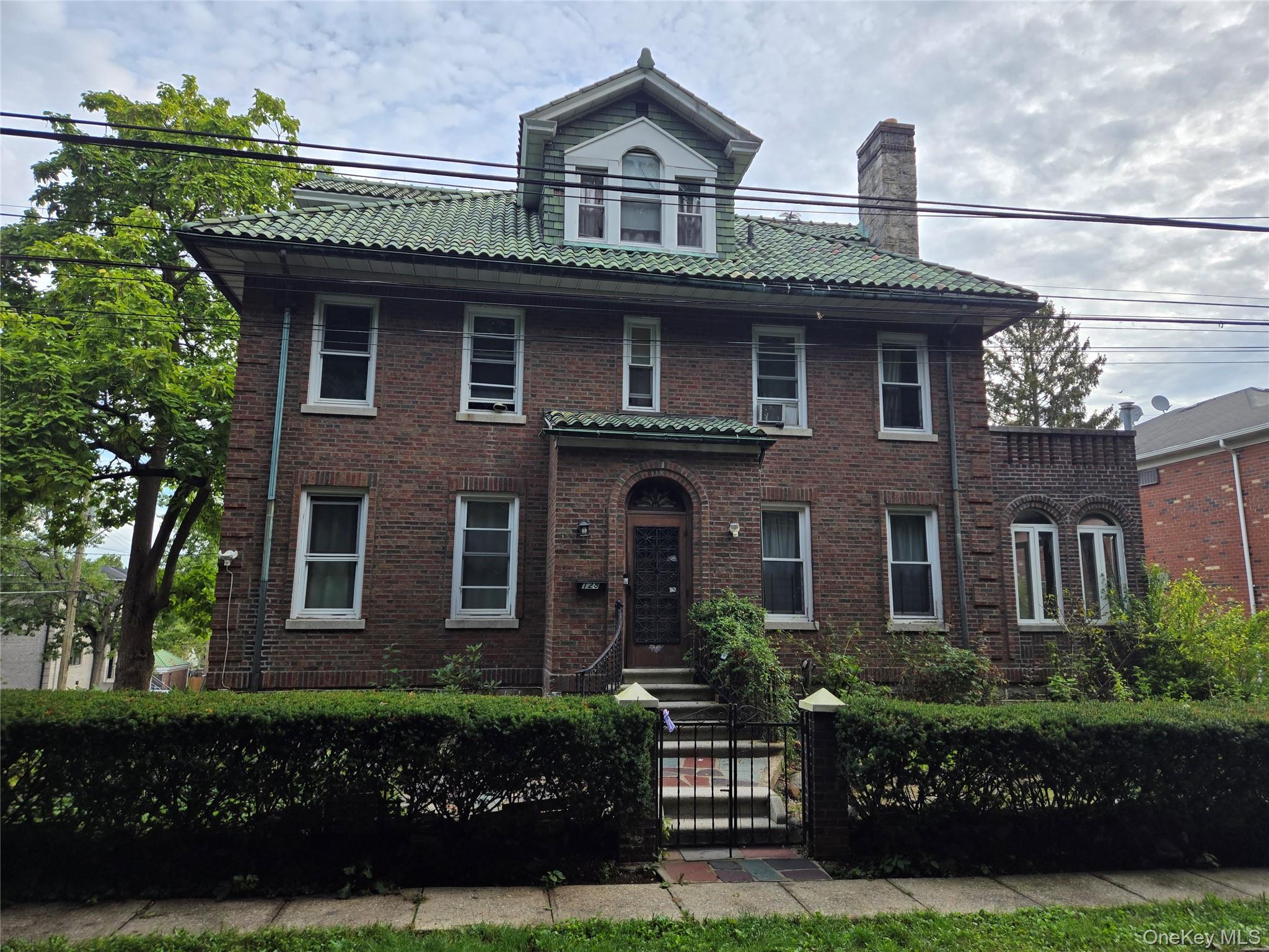 128 Parkway N, Yonkers, NY 10704