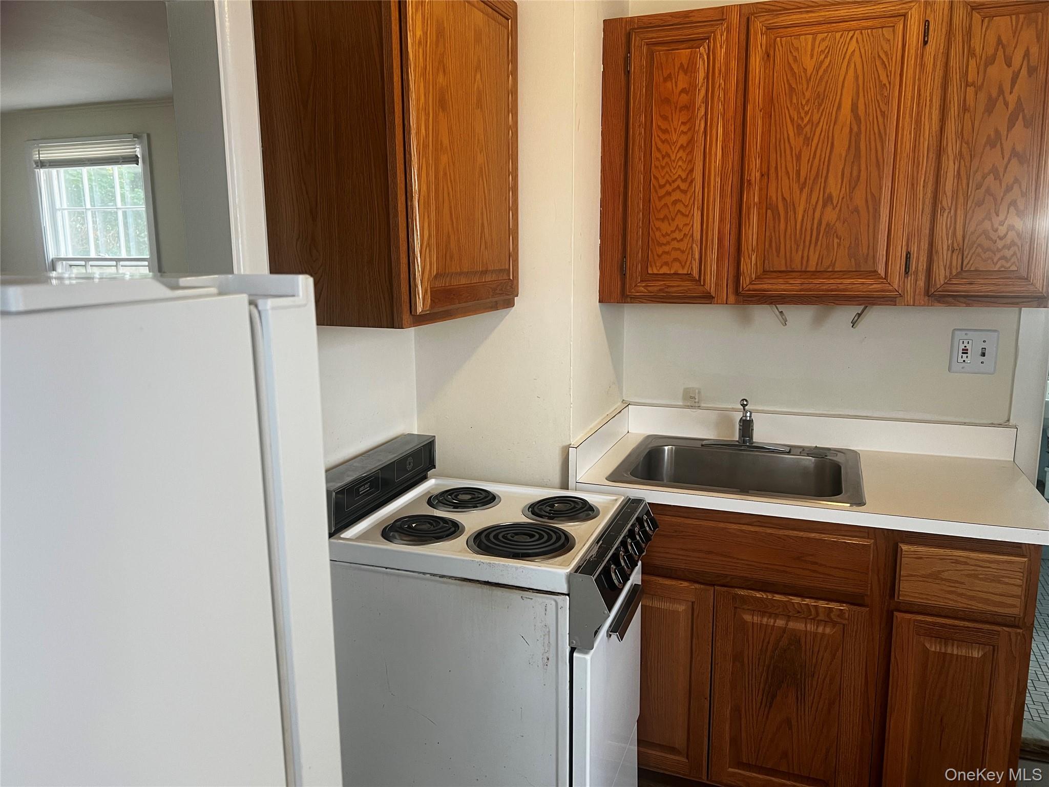 14 Oyster Bay Road, Locust Valley, NY 11560