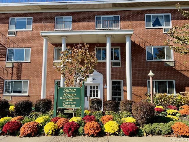 22 N Forest Avenue # 2F, Rockville Centre, NY 11570