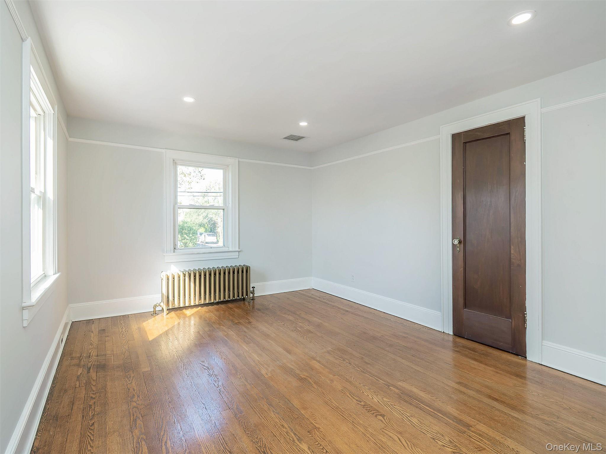 16 Avenue A, Port Washington, NY 11050