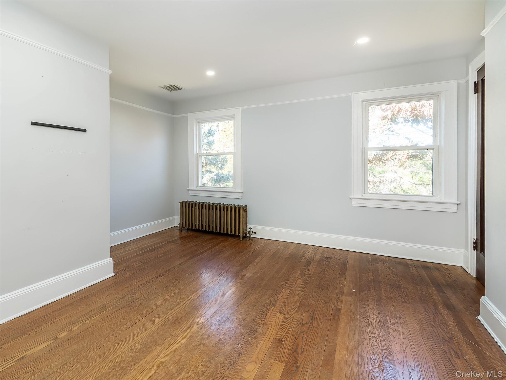 16 Avenue A, Port Washington, NY 11050