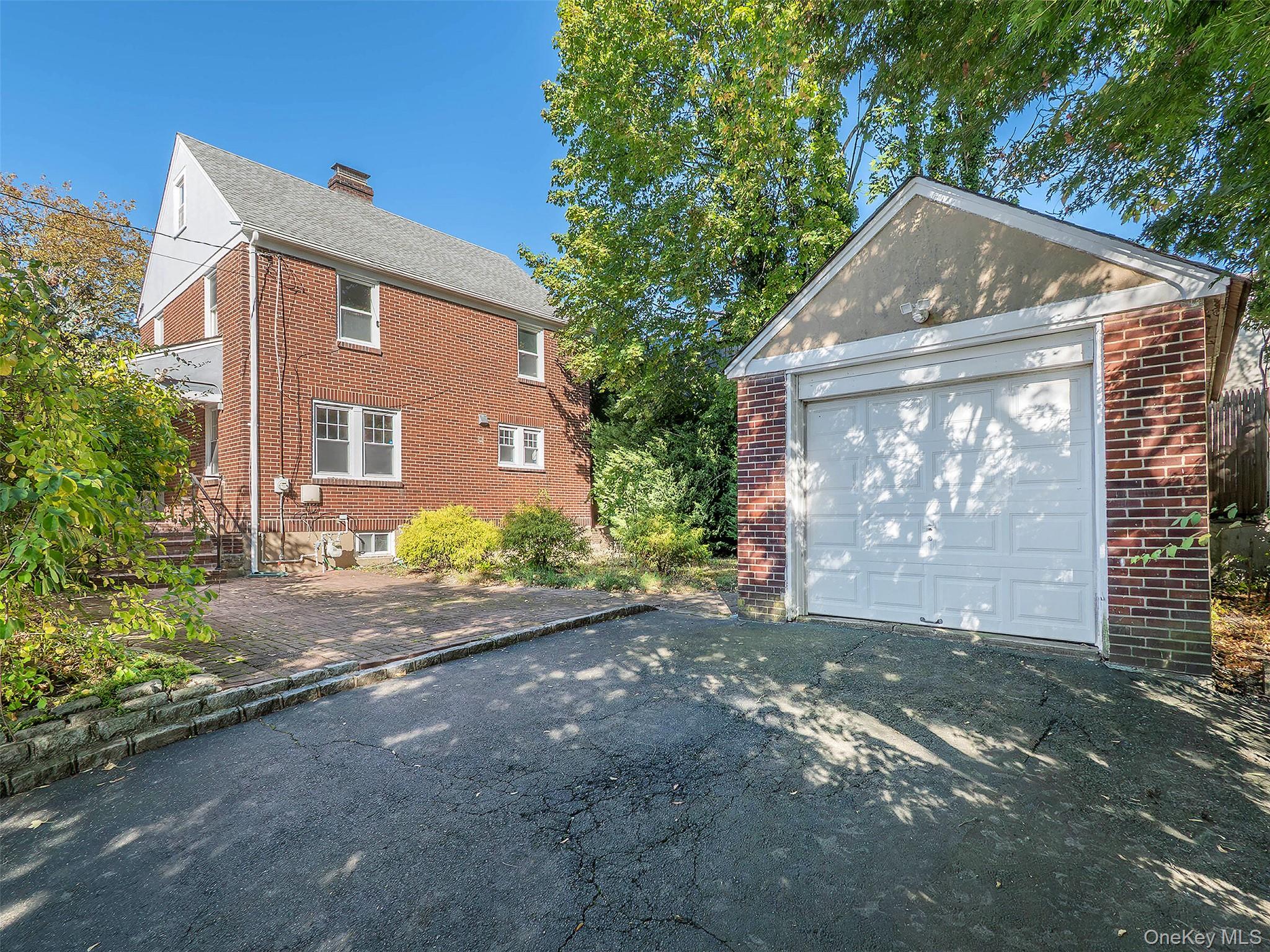 16 Avenue A, Port Washington, NY 11050