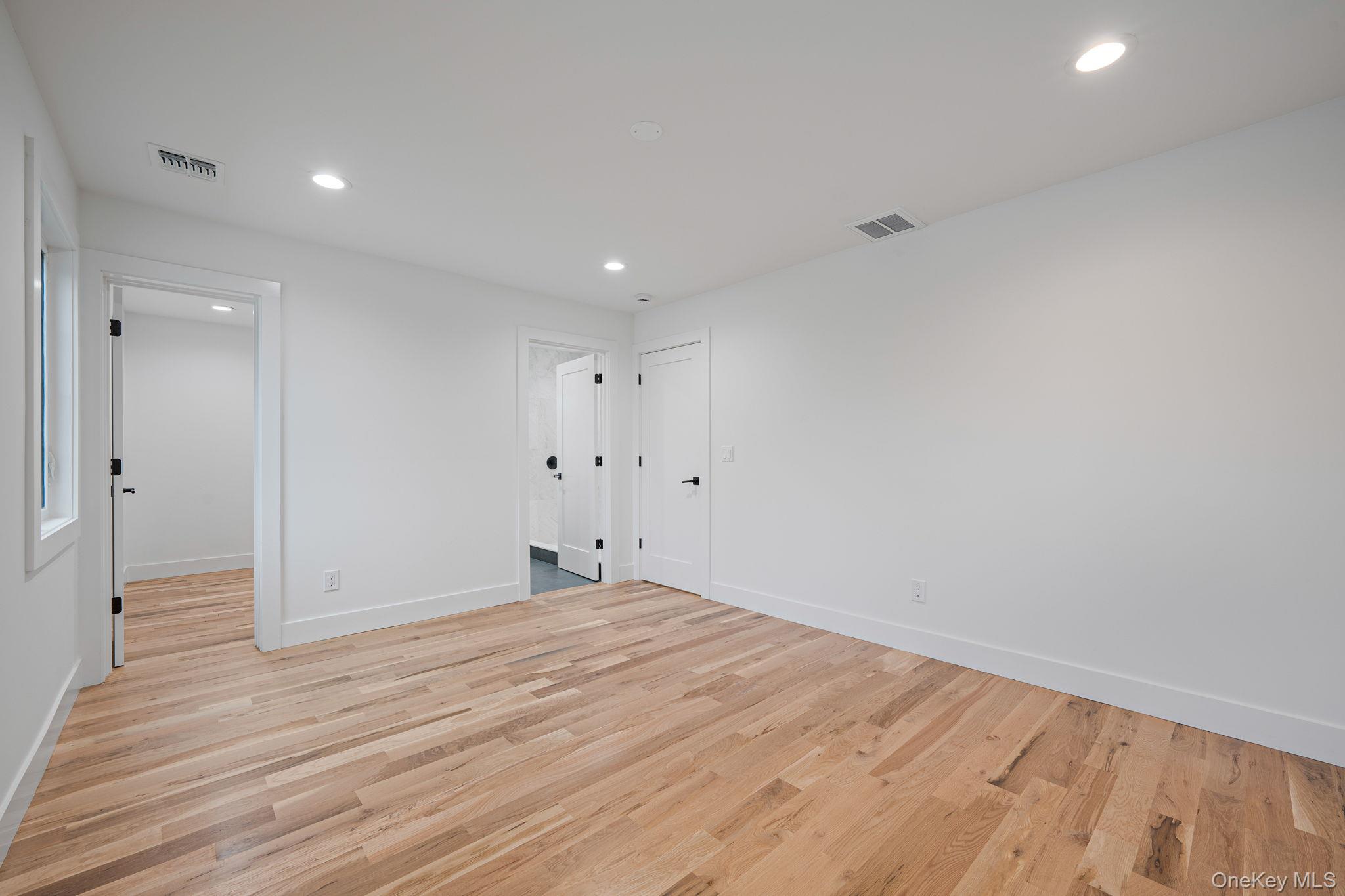 27 Elizabeth Court, Hempstead, NY 11550